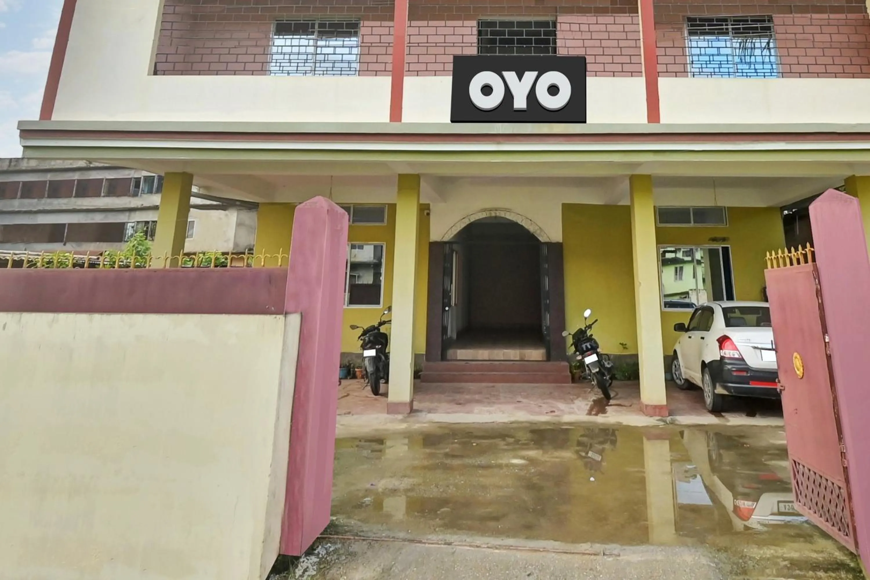 Facade/entrance in Hotel O Homely Residency