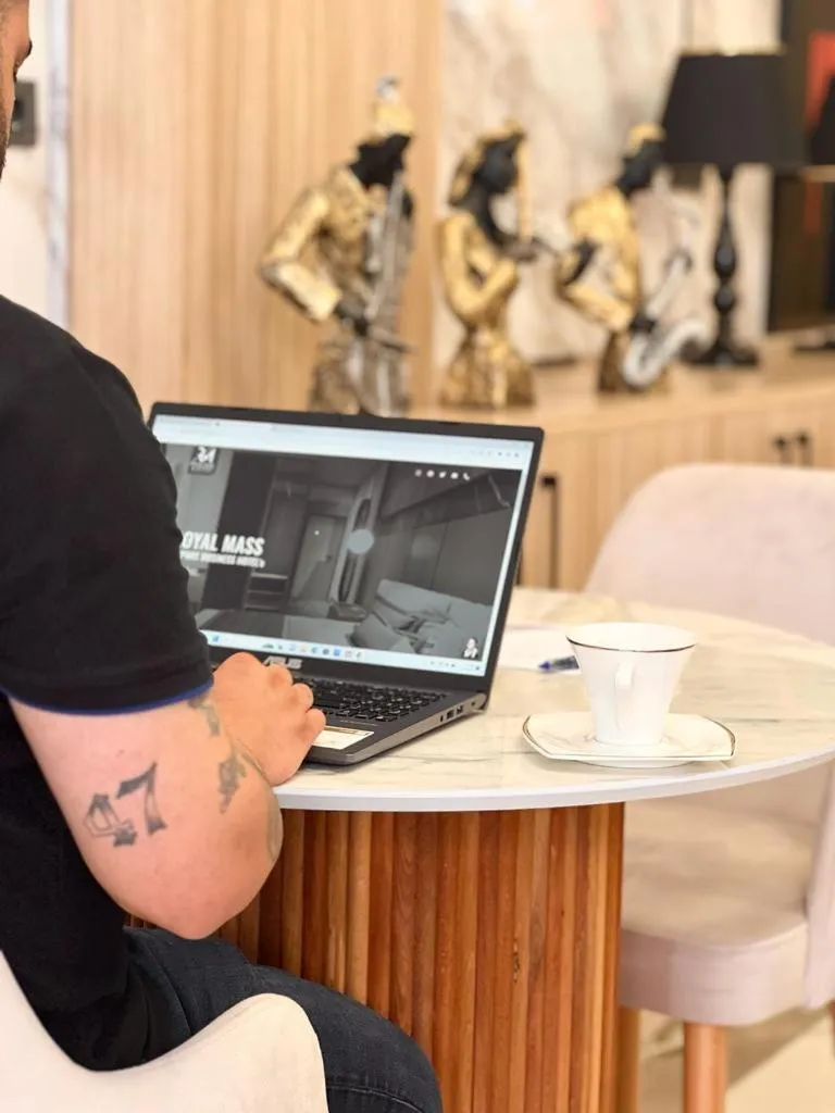 Restaurant/places to eat in Royal Mass Airport Business Hotel