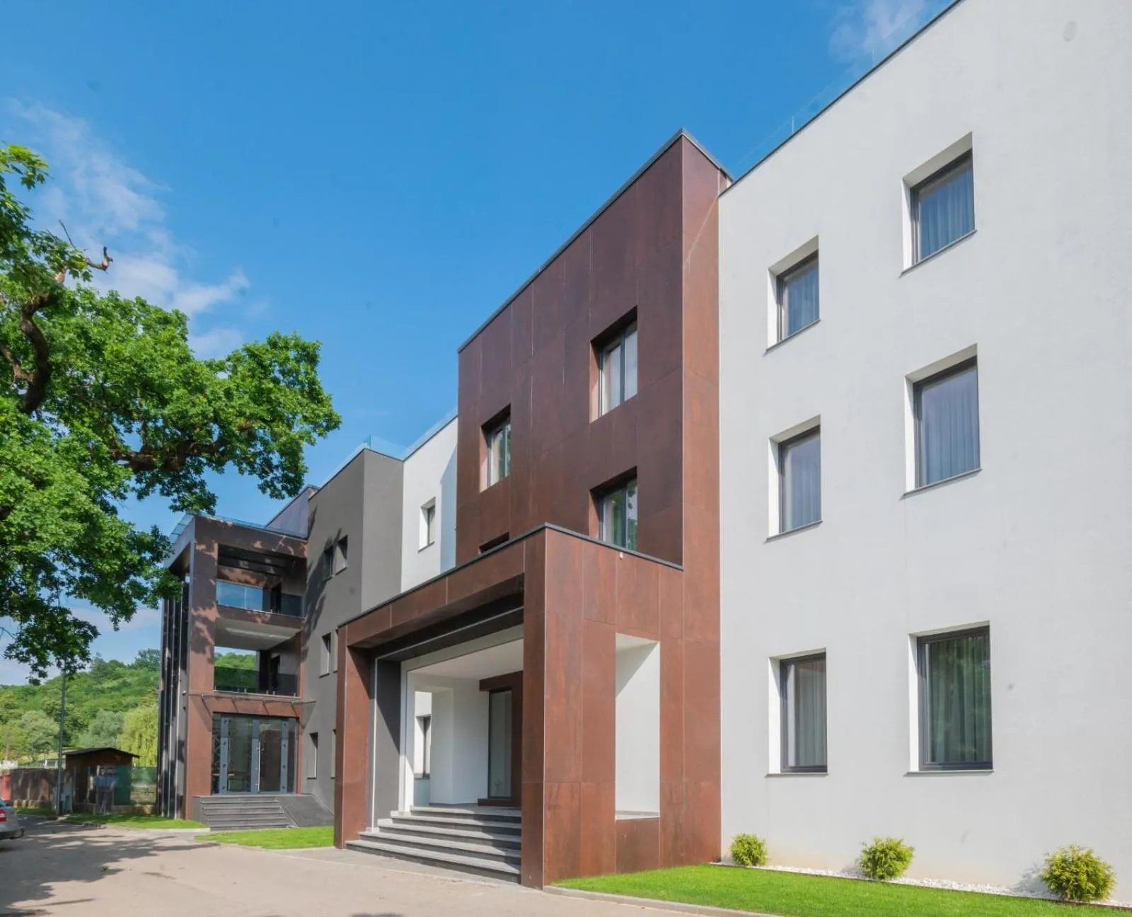 Property building in Hotel Codrişor