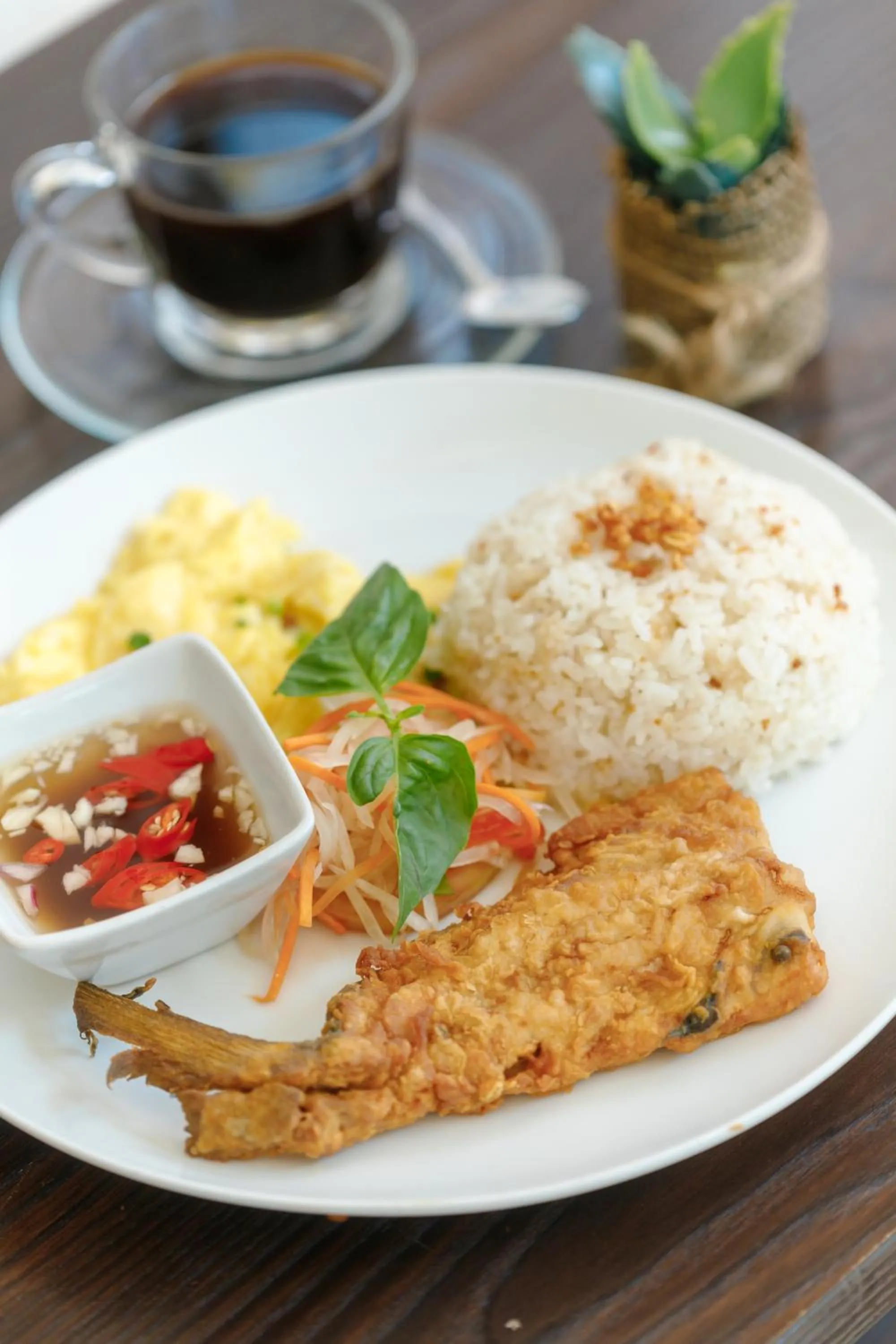 Restaurant/places to eat in Regency Grand Suites