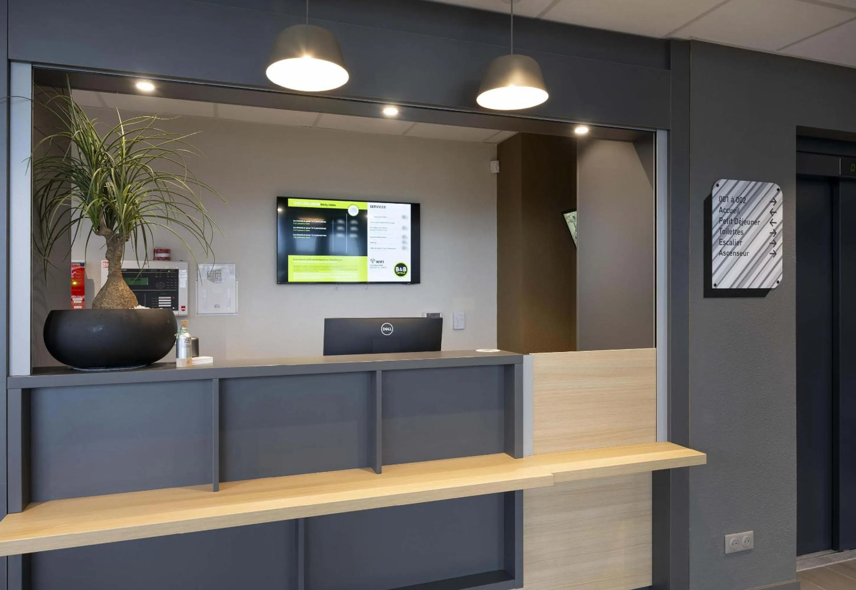 Lobby or reception in B&B HOTEL Saint-Geours-de-Maremne Hossegor