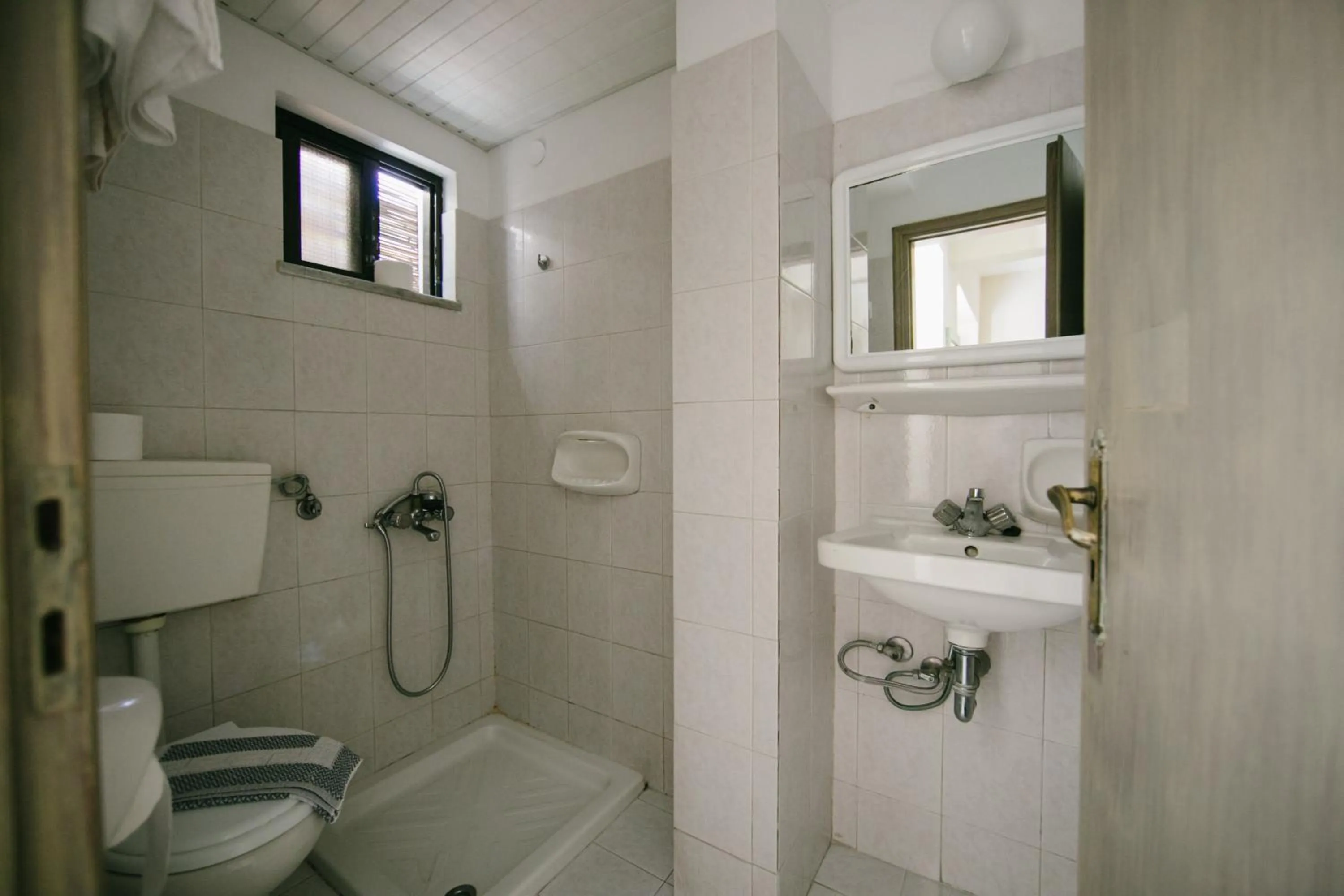 Bathroom in Gorgona Studios