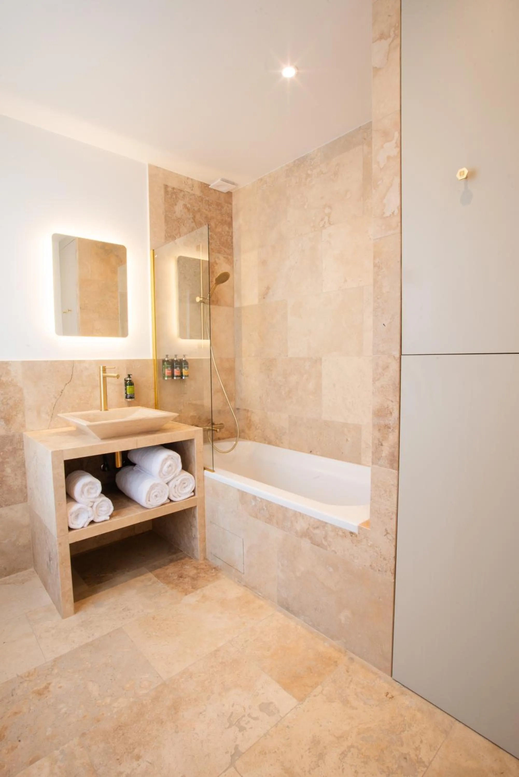 Bathroom in Quartier Libre Madeleine