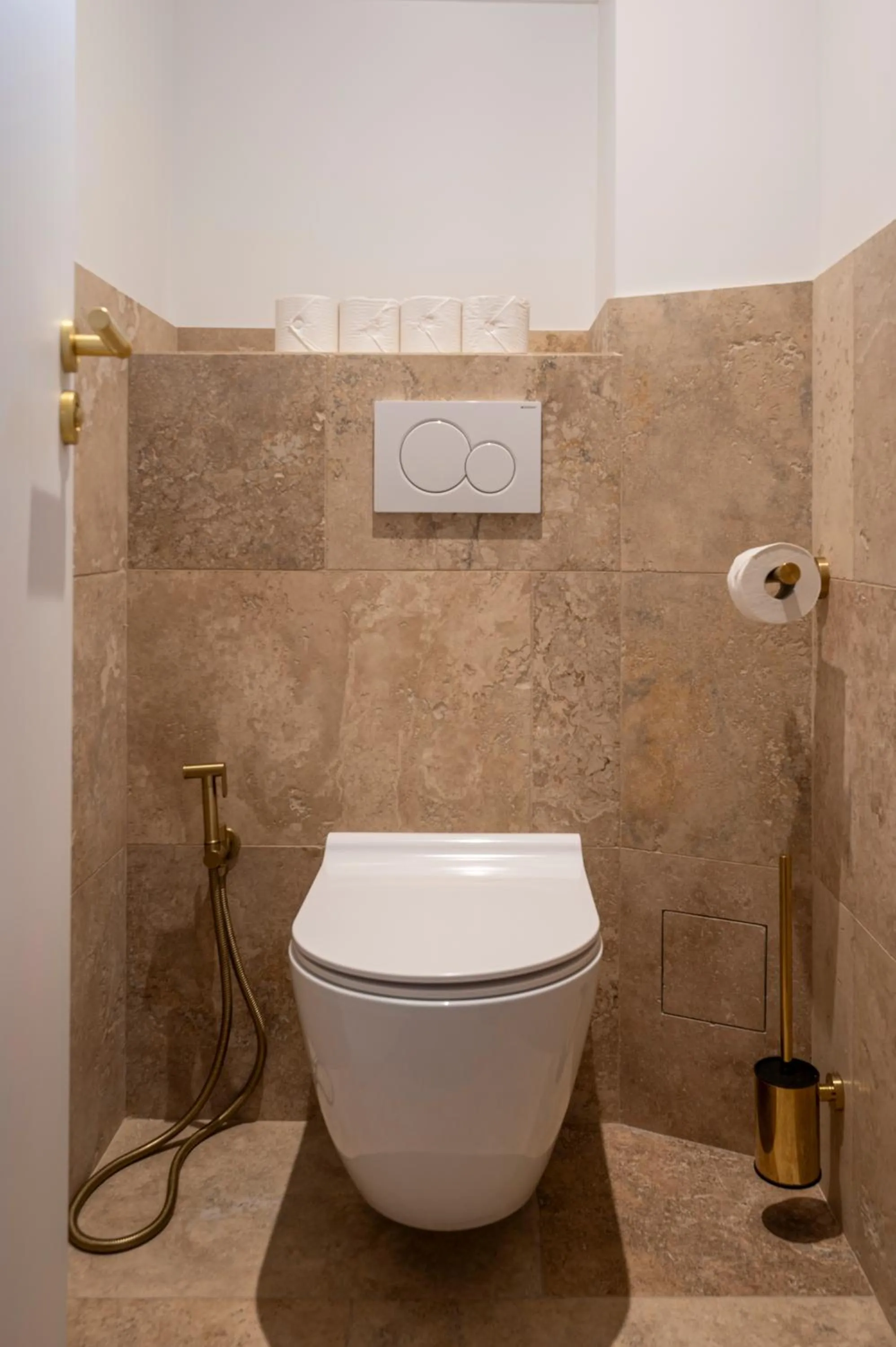 Toilet in Quartier Libre Madeleine