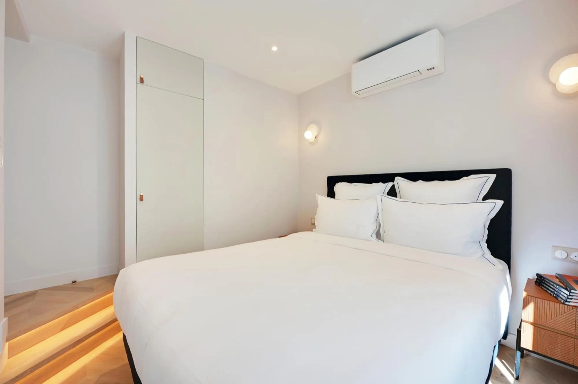 Bedroom, Bed in Quartier Libre Madeleine