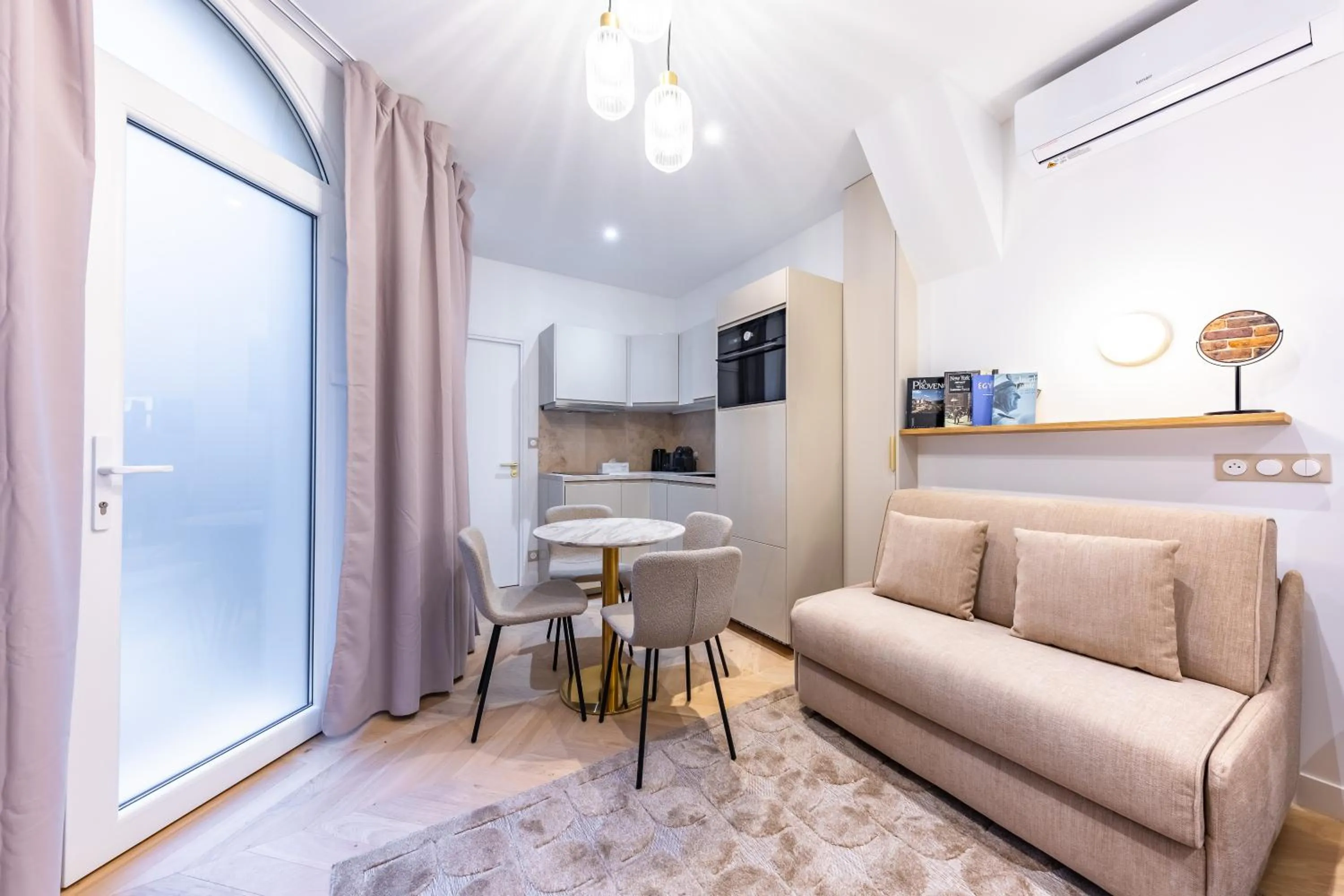 Kitchen or kitchenette in Quartier Libre Madeleine