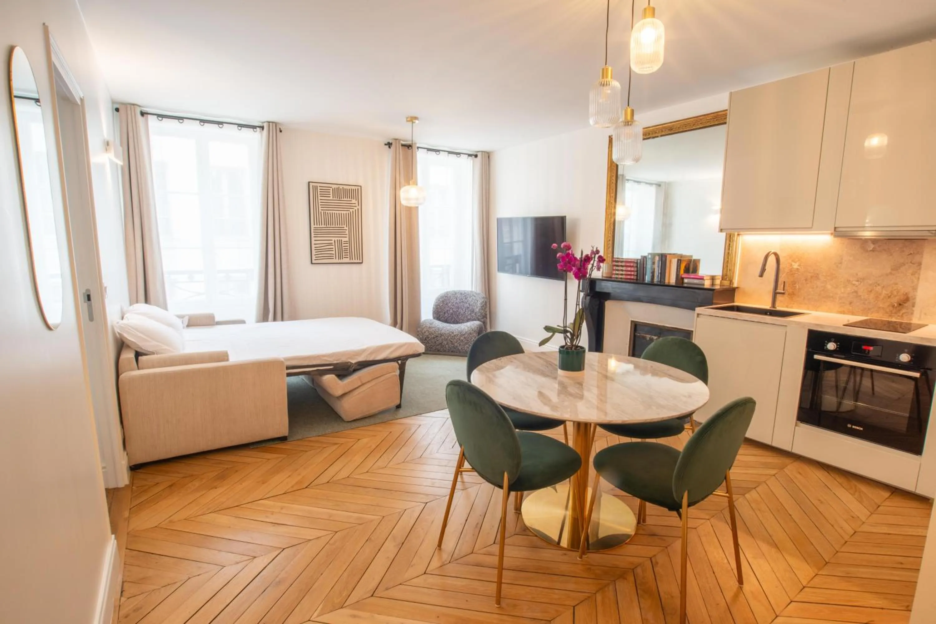 Living room, Bed in Quartier Libre Madeleine