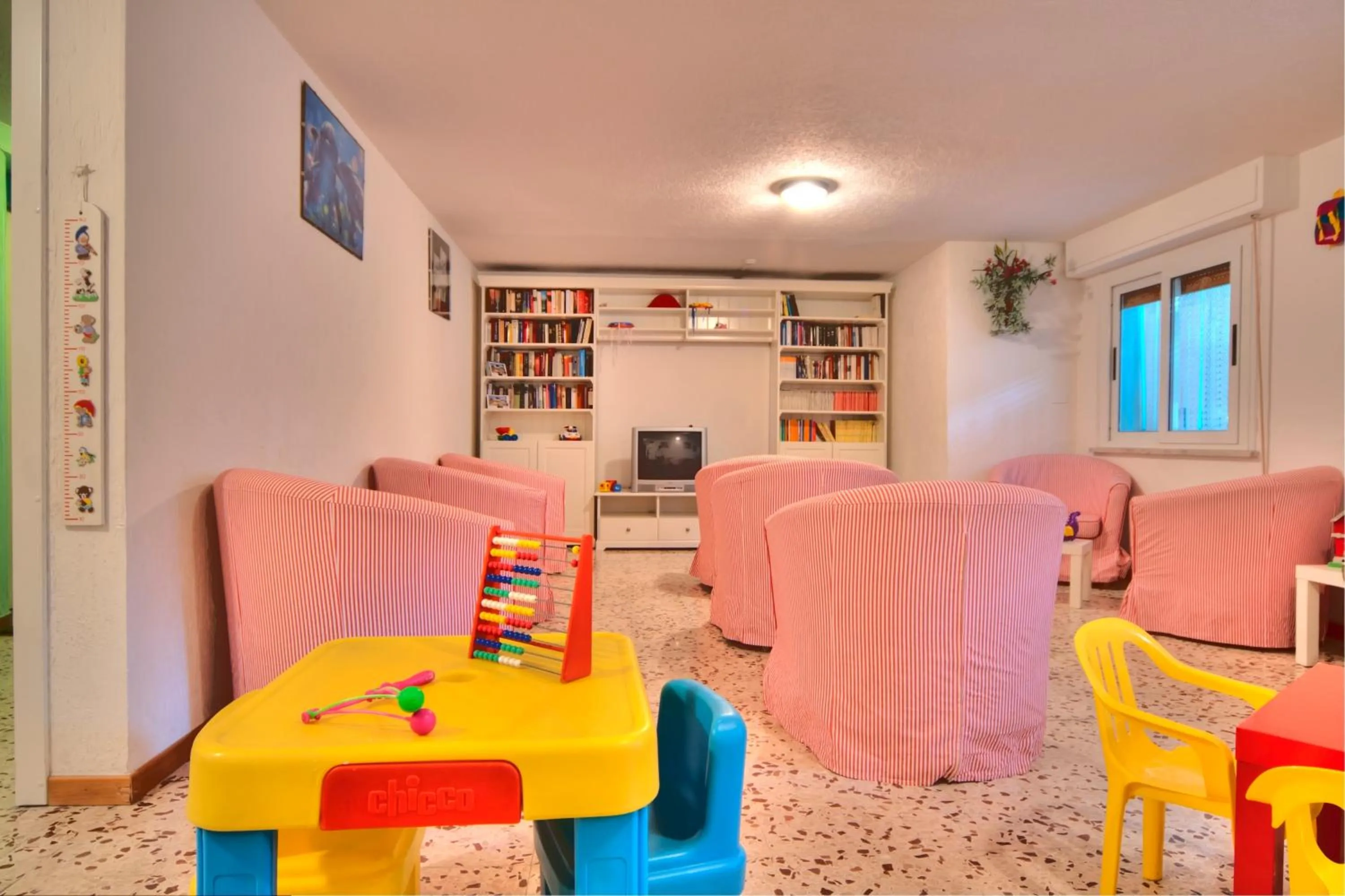 Communal lounge/ TV room in Hotel Hamilton