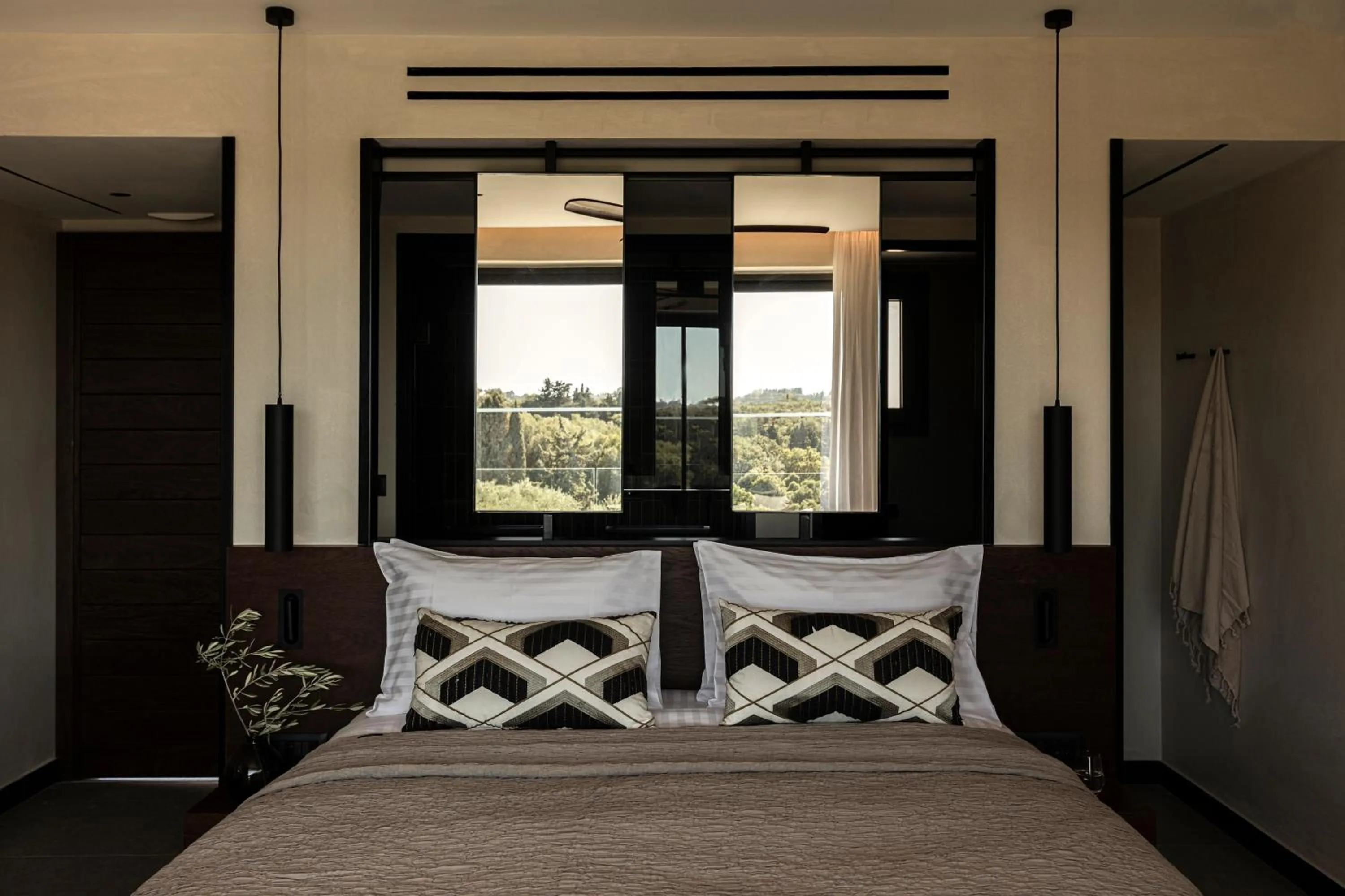 Bedroom, Bed in King Jason Zante – Designed for Adults