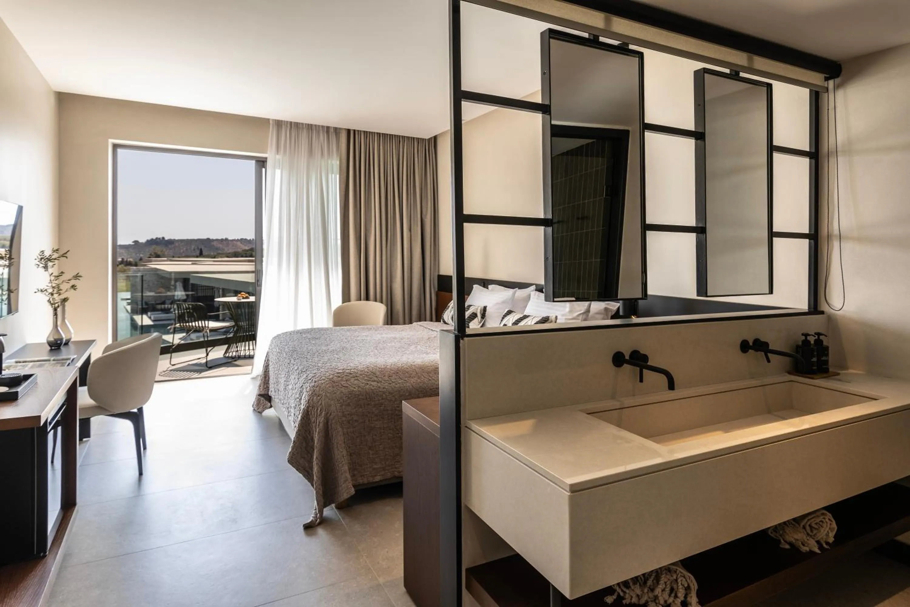 Bedroom, Bed in King Jason Zante – Designed for Adults