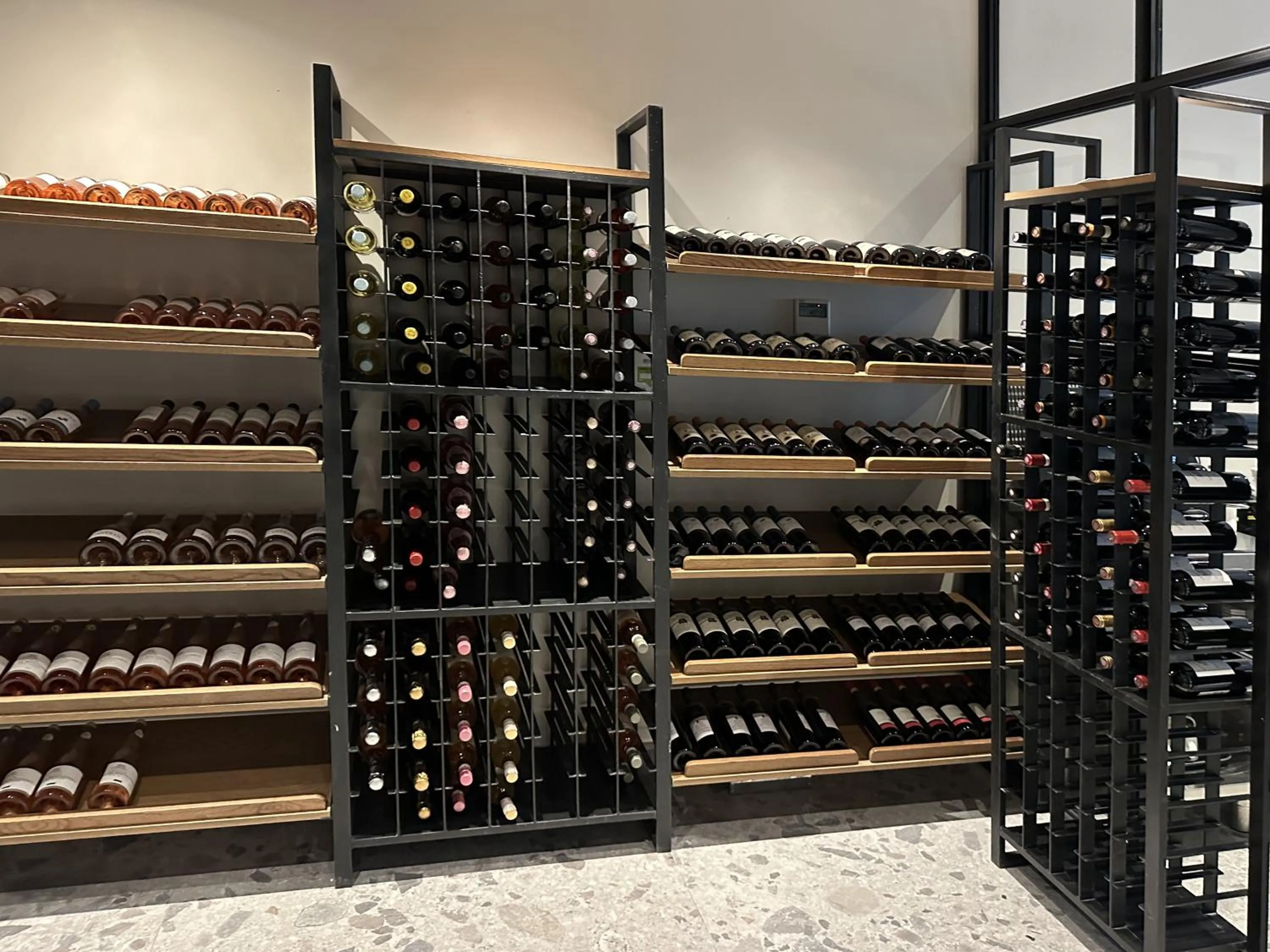 Restaurant/places to eat in King Jason Zante – Designed for Adults