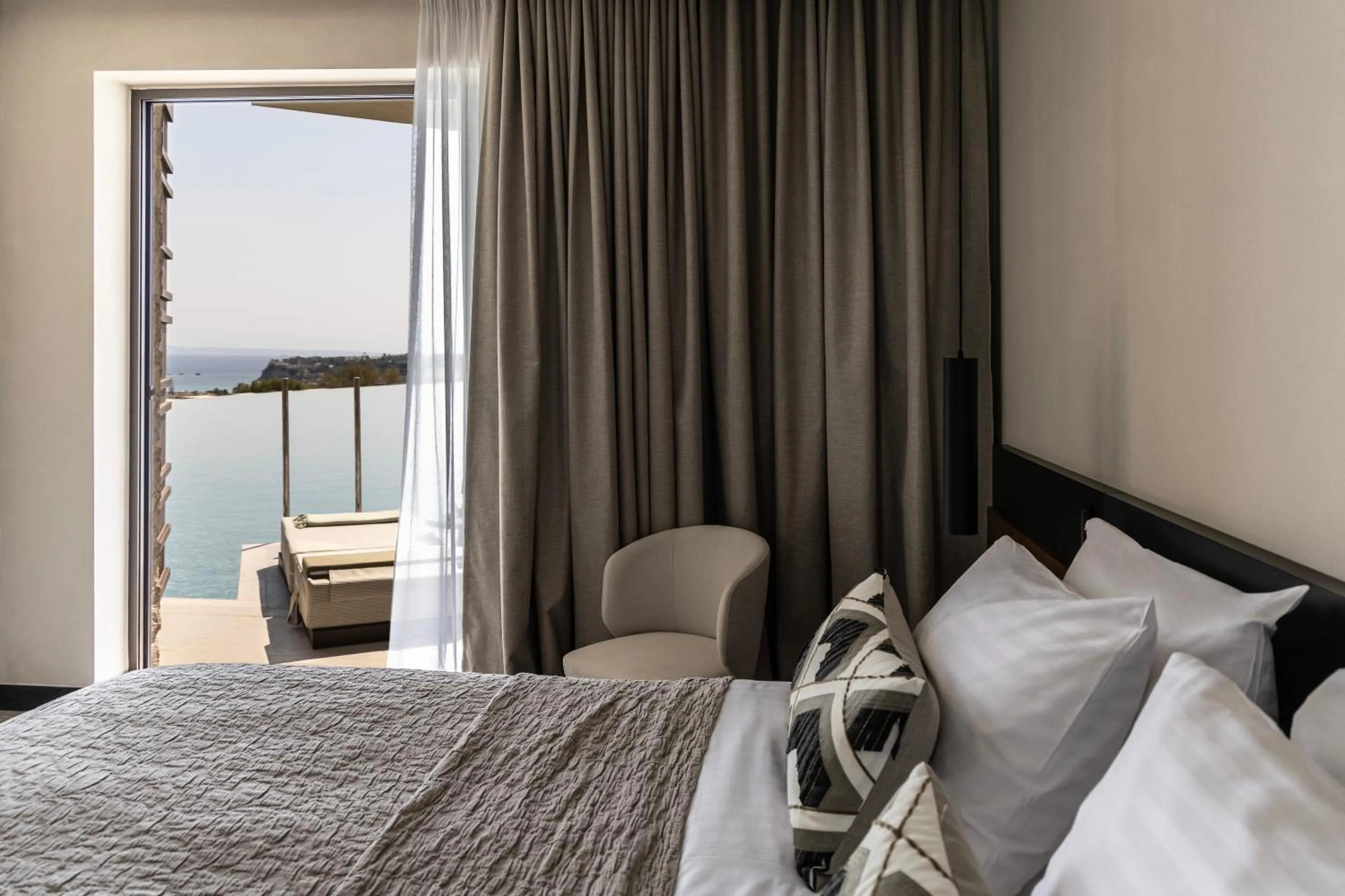 View (from property/room), Bed in King Jason Zante – Designed for Adults