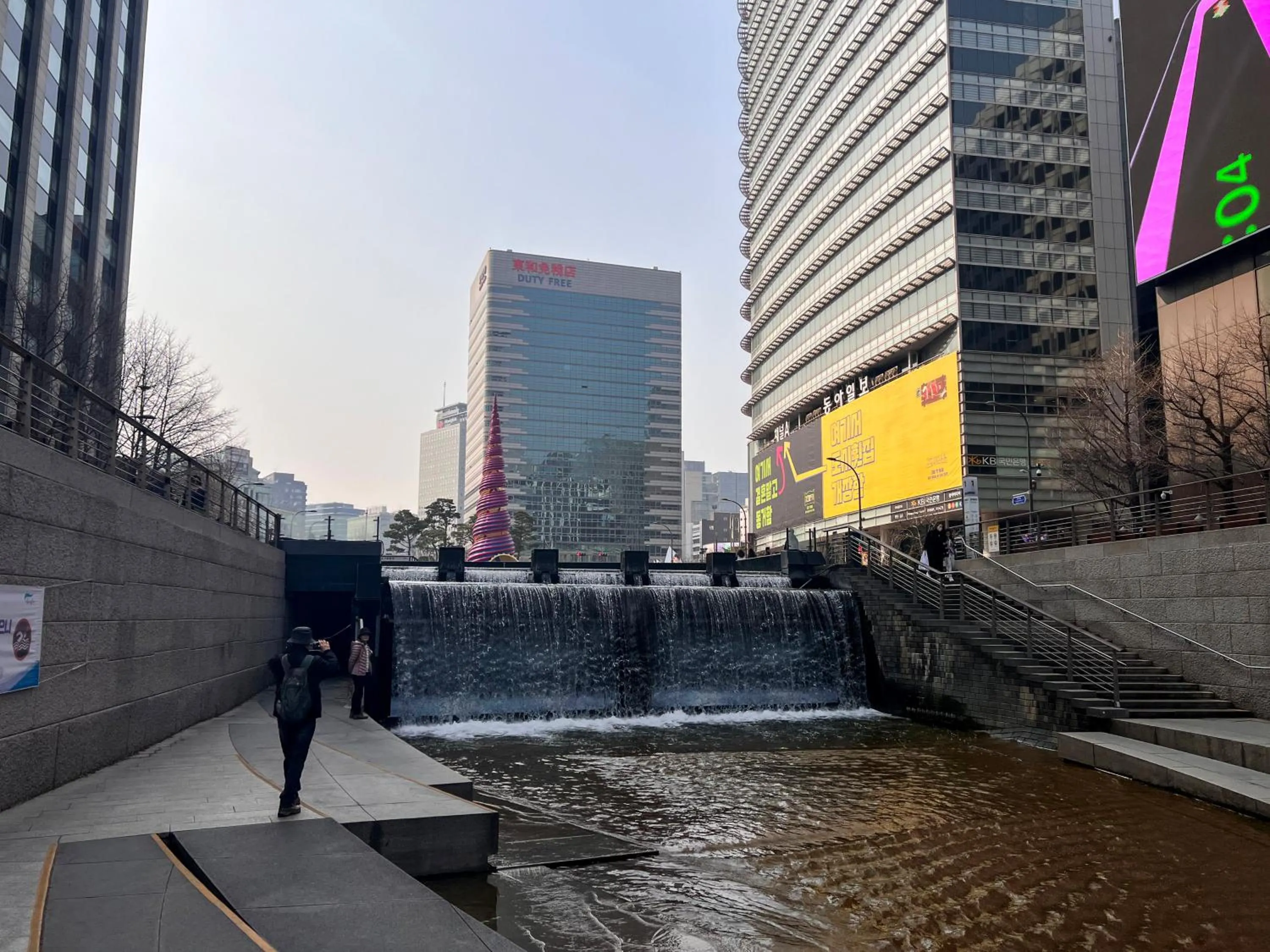 Nearby landmark in 24 Guesthouse Dongdaemun Market