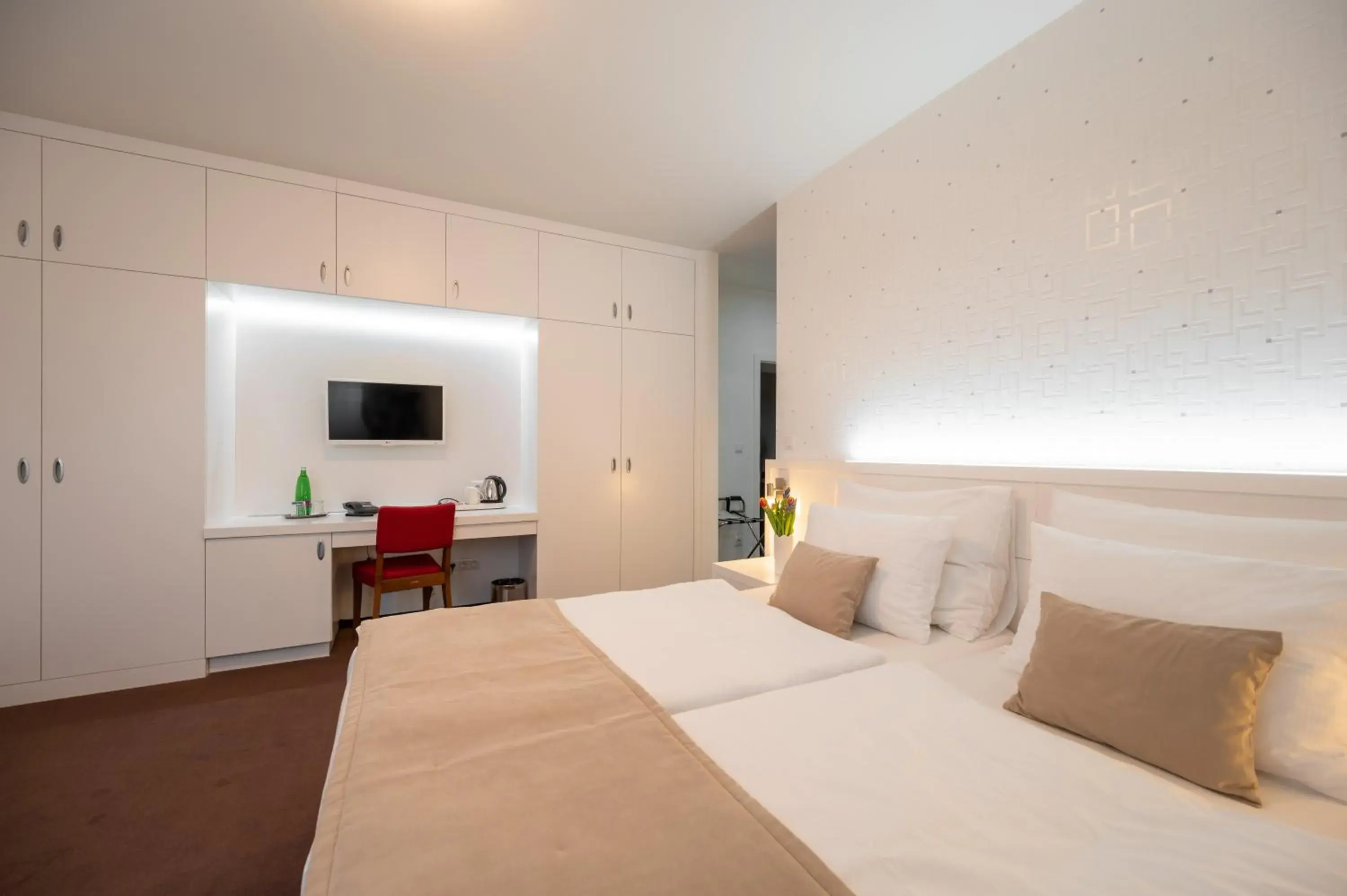 Deluxe Double or Twin Room - single occupancy in Hotel Vila Viola Deluxe Double or Twin Room - single occupancy in Hotel Vila Viola