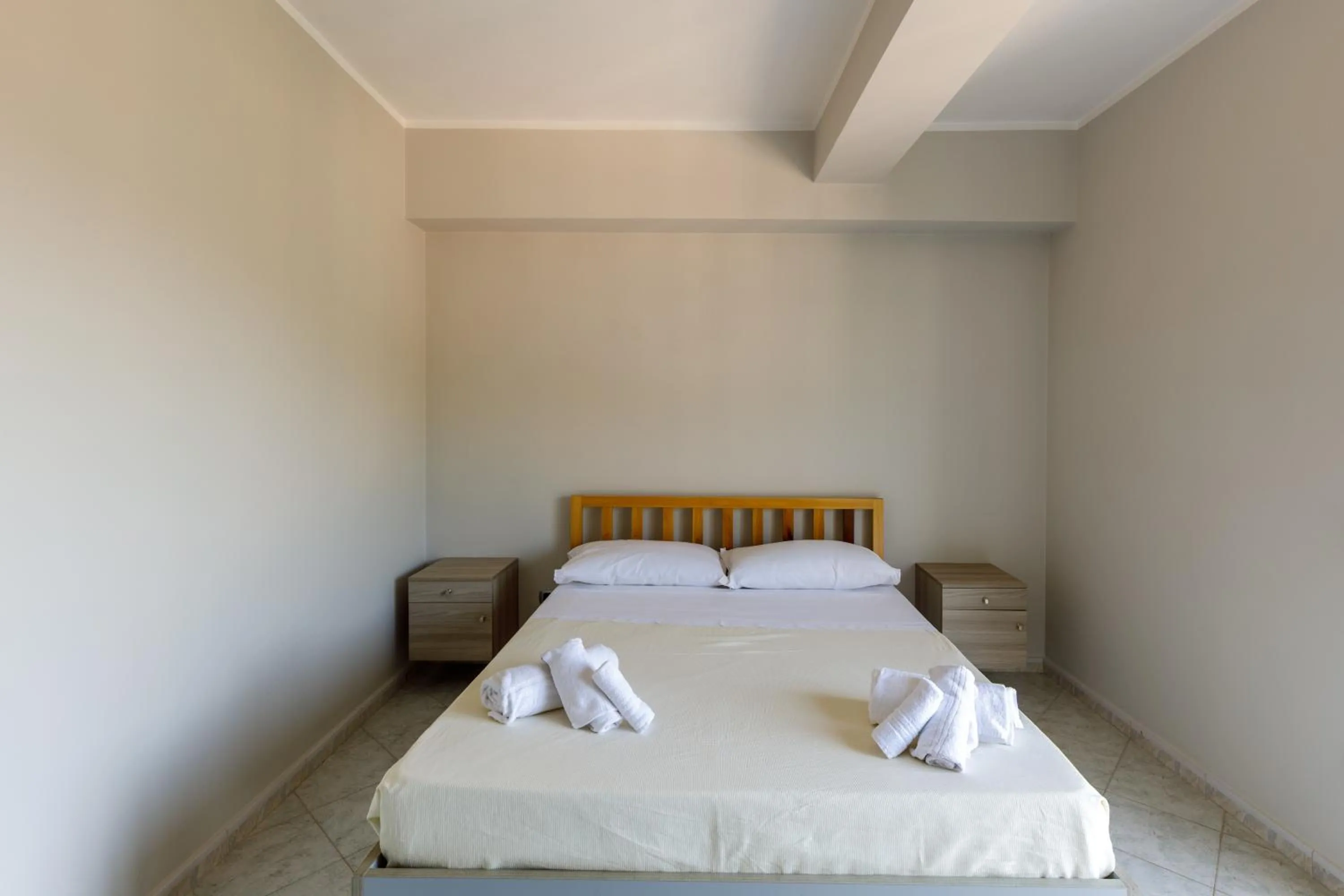 Photo of the whole room, Bed in Elements Holiday