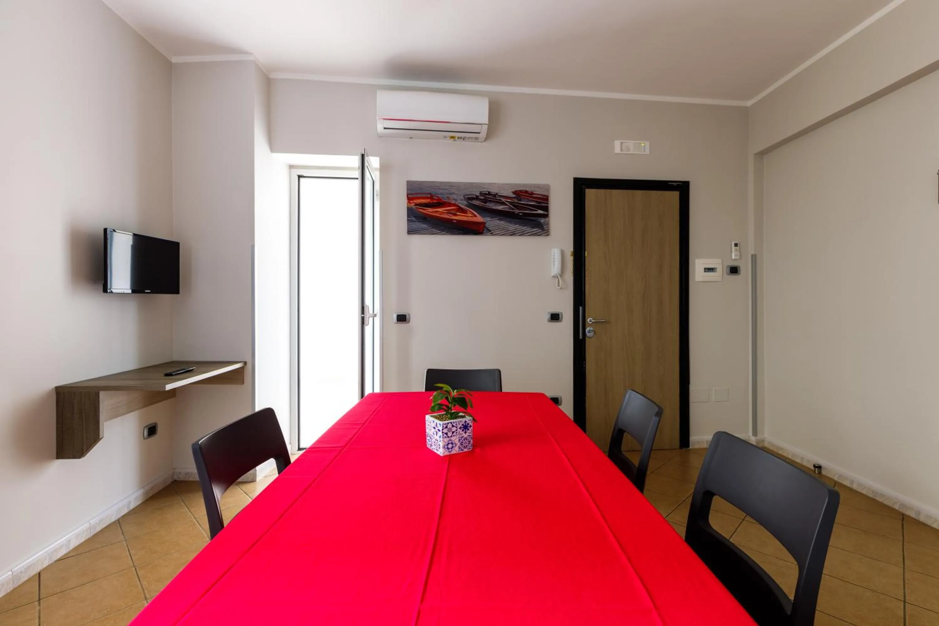 TV and multimedia in Elements Holiday