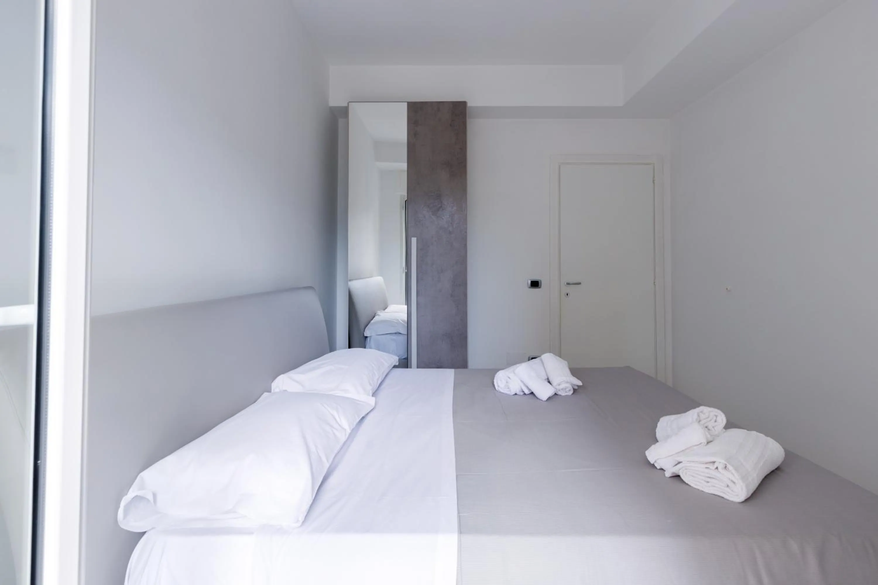 Photo of the whole room, Bed in Elements Holiday
