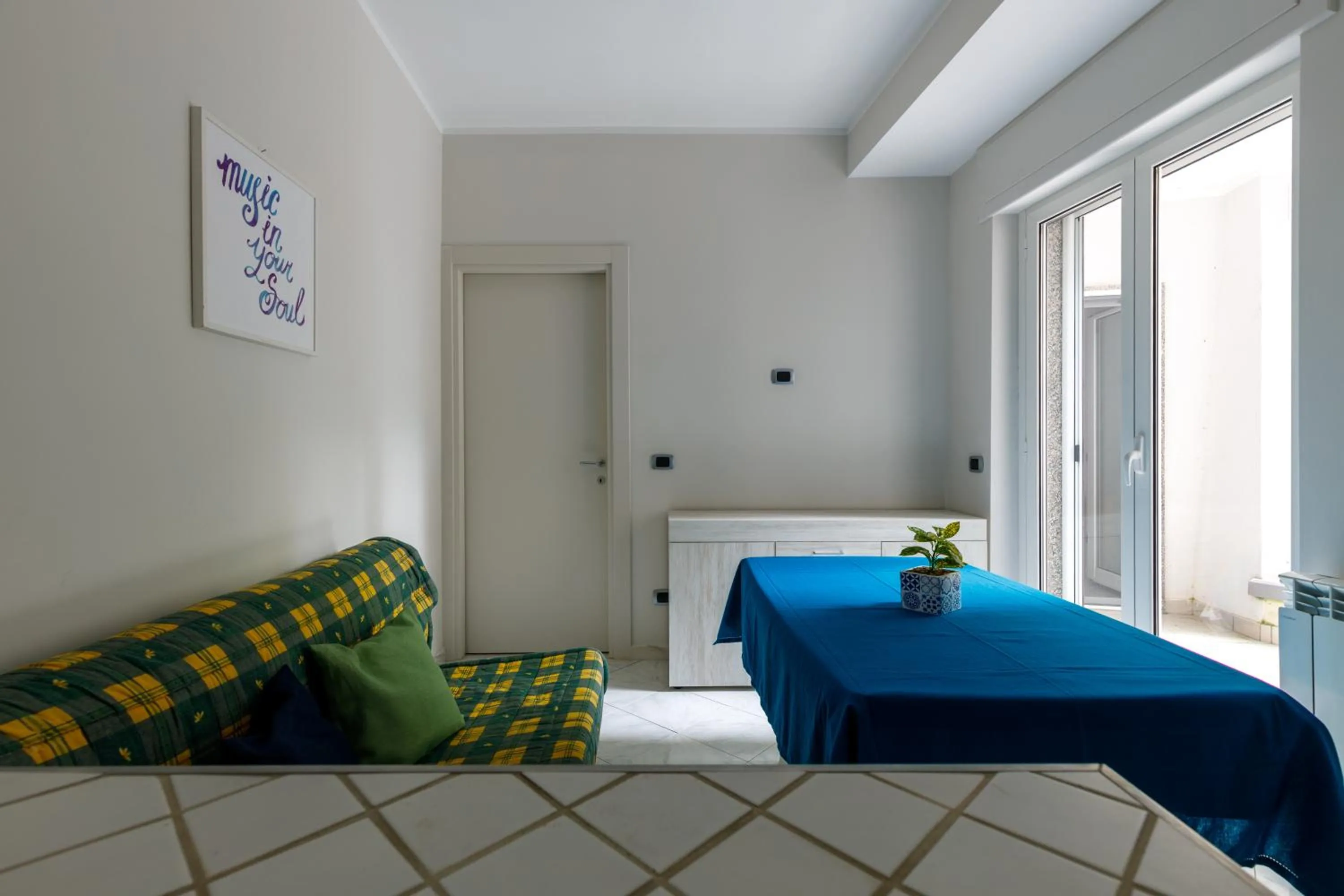 Seating area, Bed in Elements Holiday