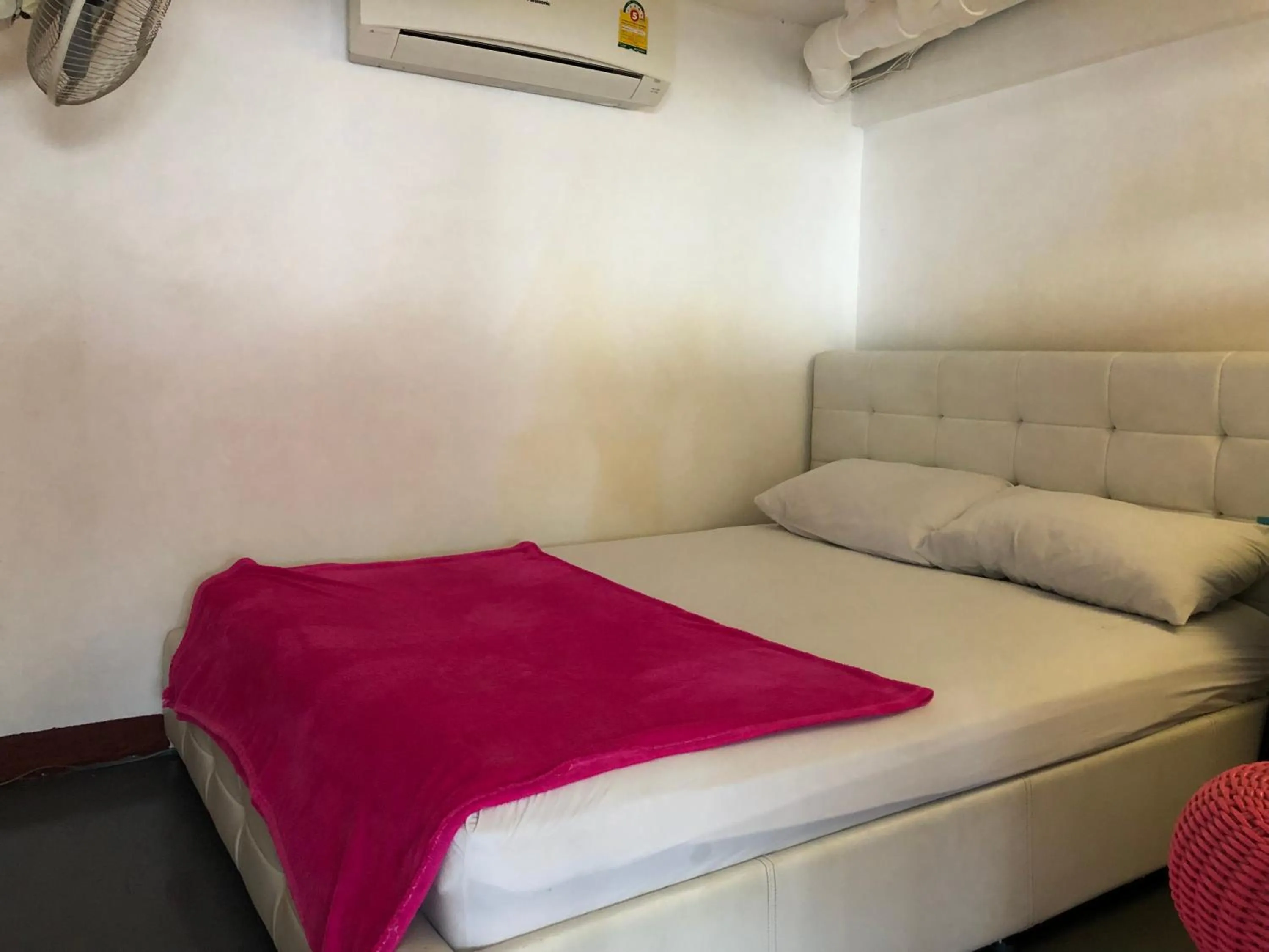 Bedroom, Bed in PLOY Hostel