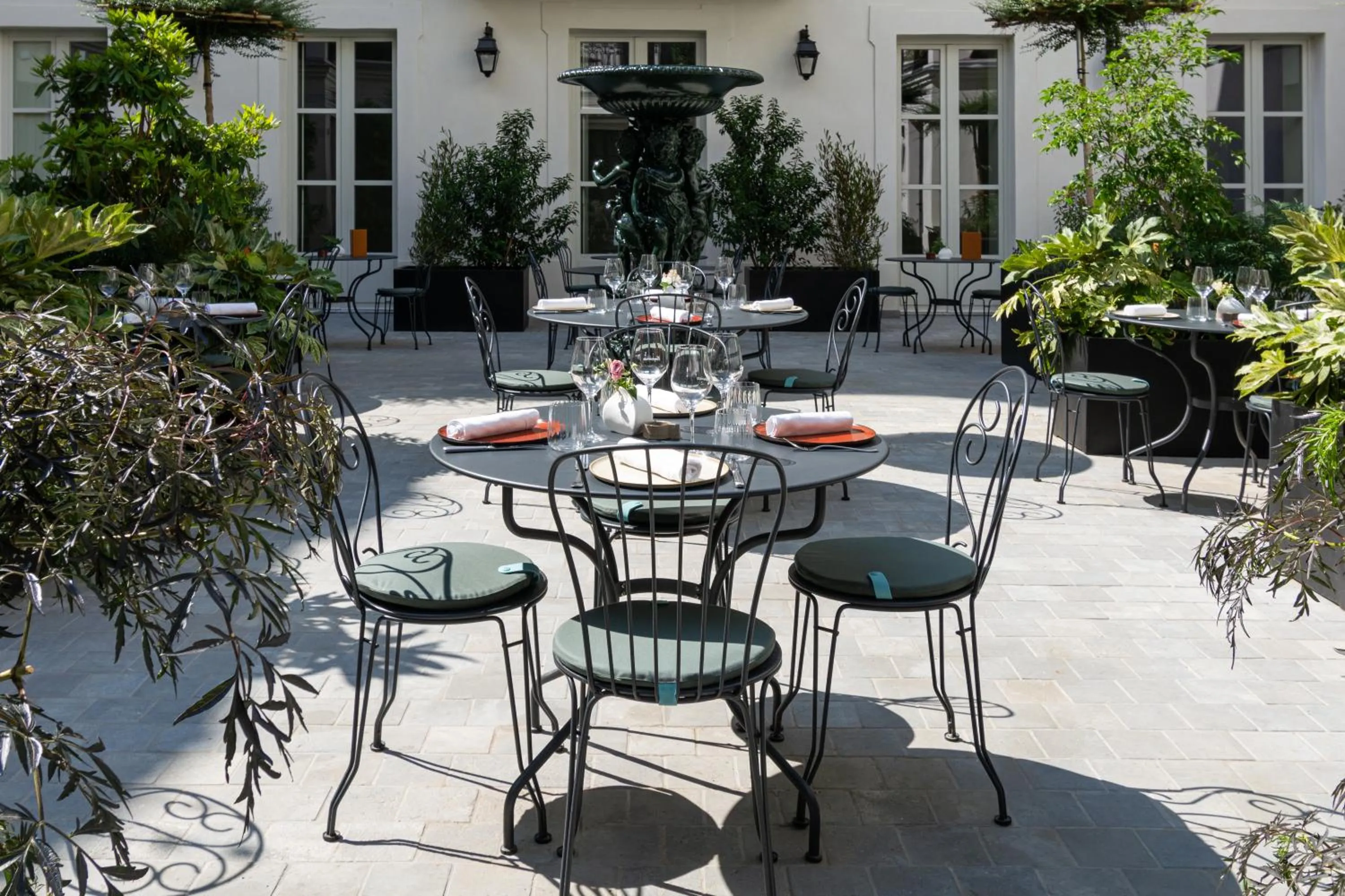 Patio in Hôtel & SPA Napoléon