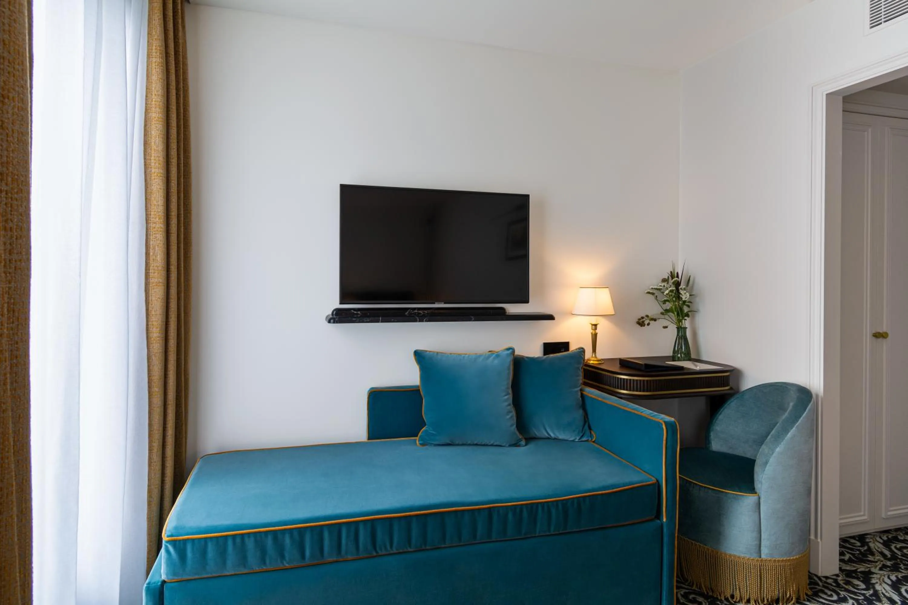 TV and multimedia, Bed in Hôtel & SPA Napoléon