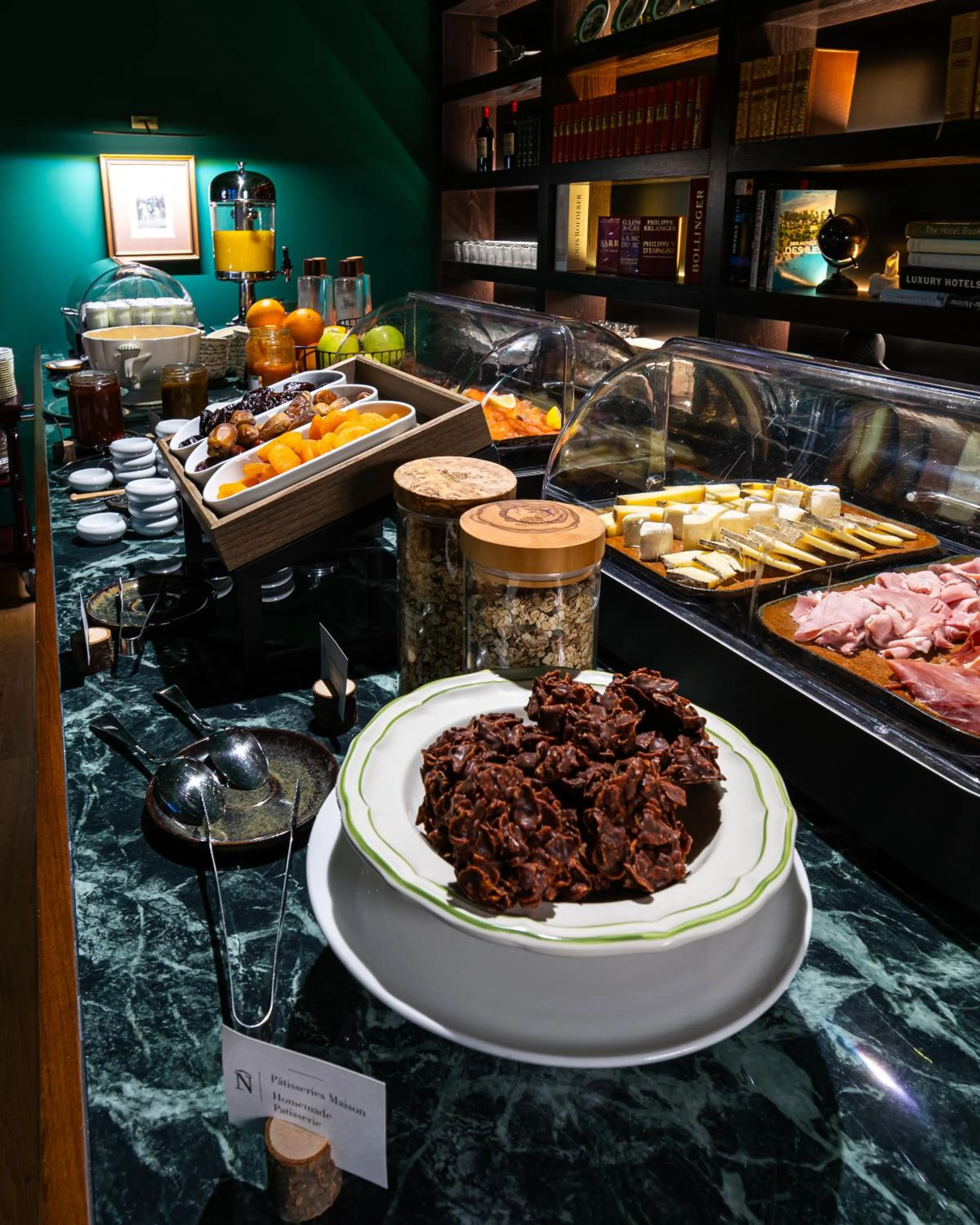 Breakfast in Hôtel & SPA Napoléon