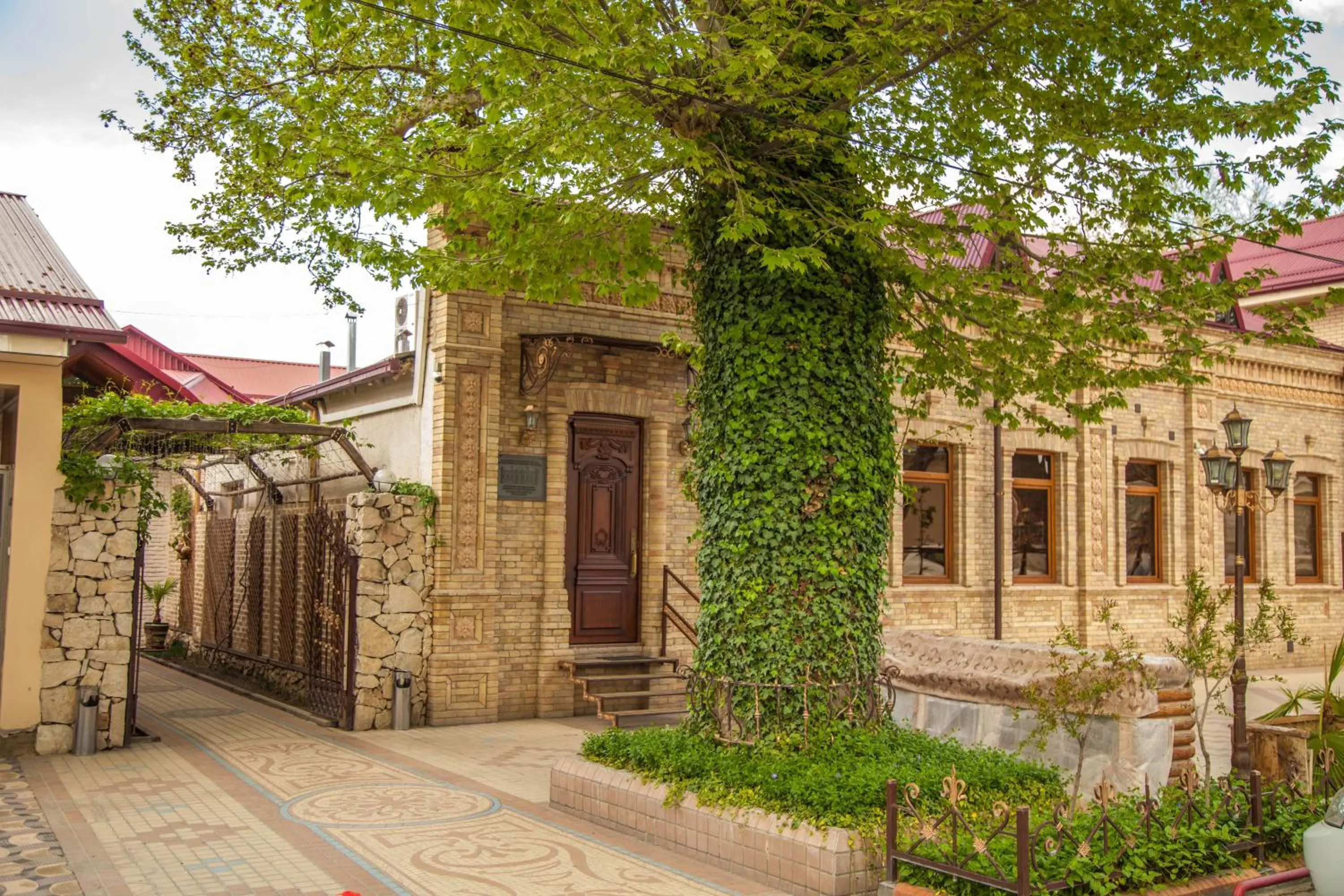 Restaurant/places to eat in Platan