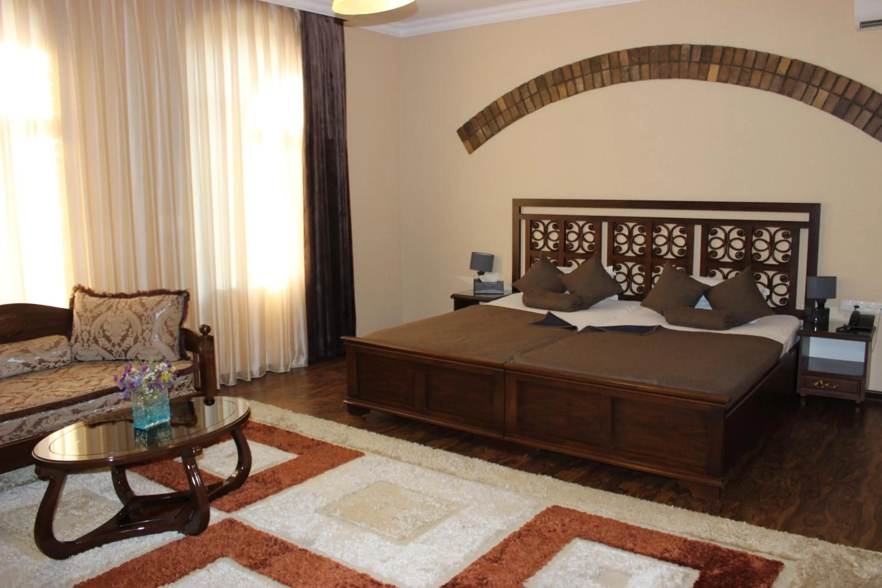 Bedroom, Bed in Platan
