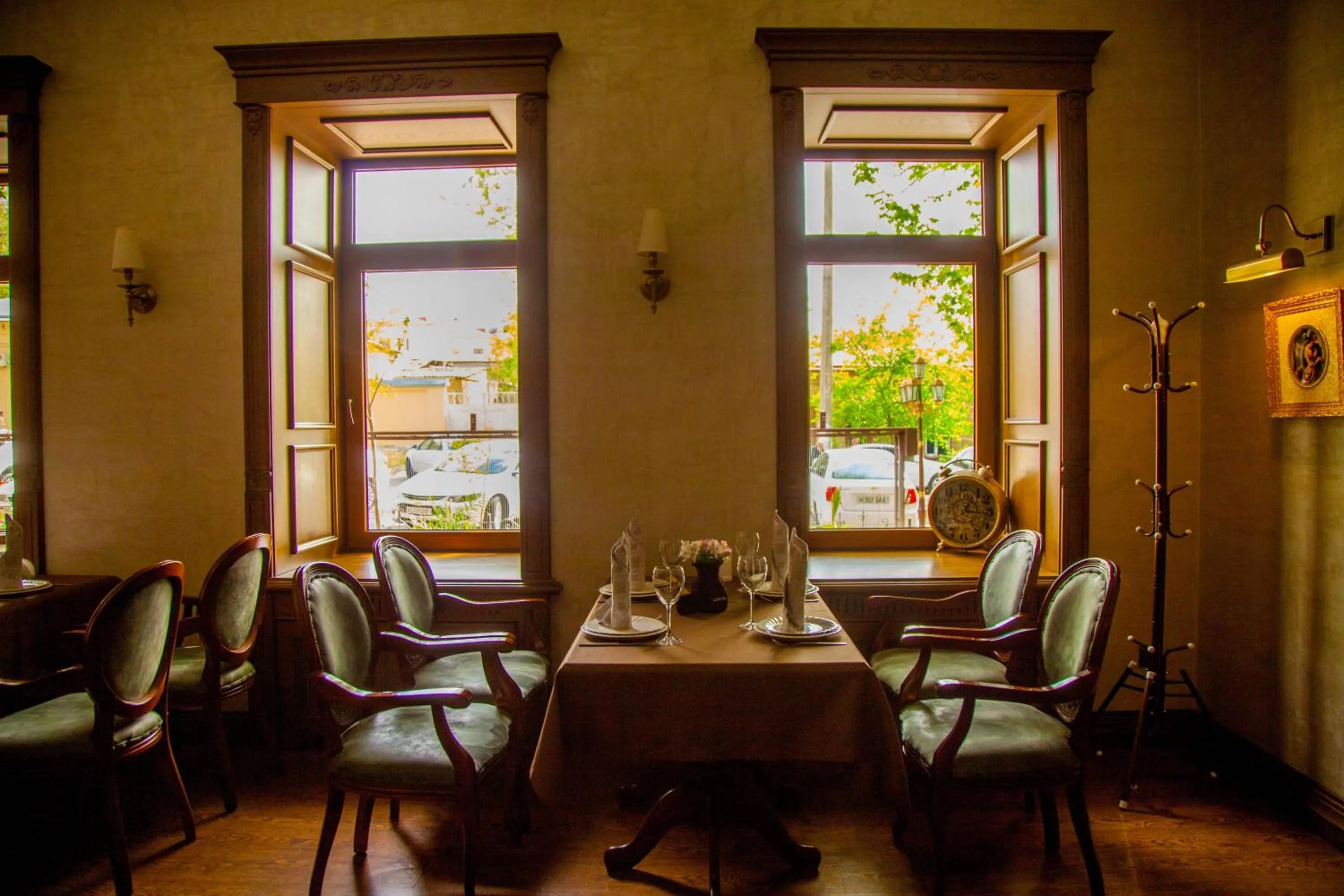 Restaurant/places to eat in Platan