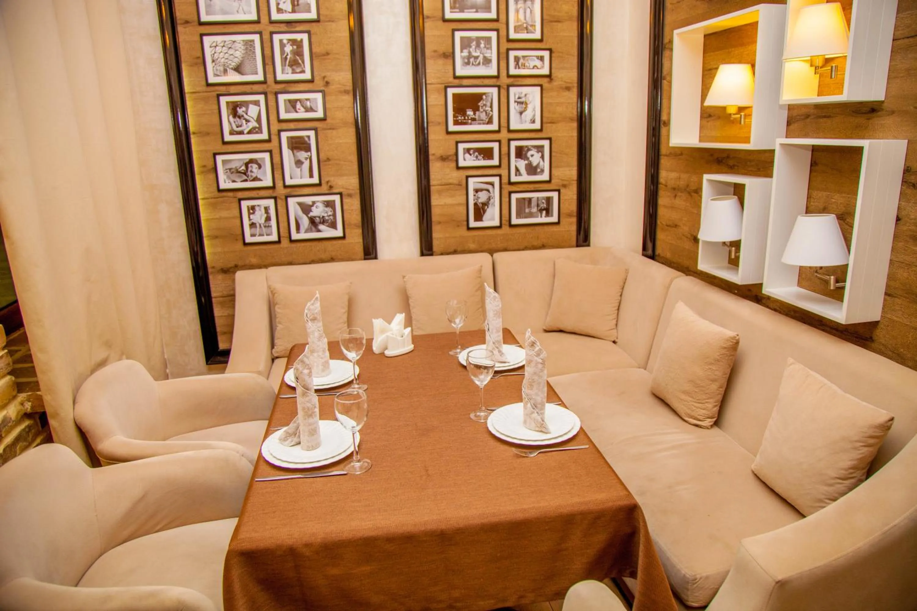 Restaurant/places to eat in Platan