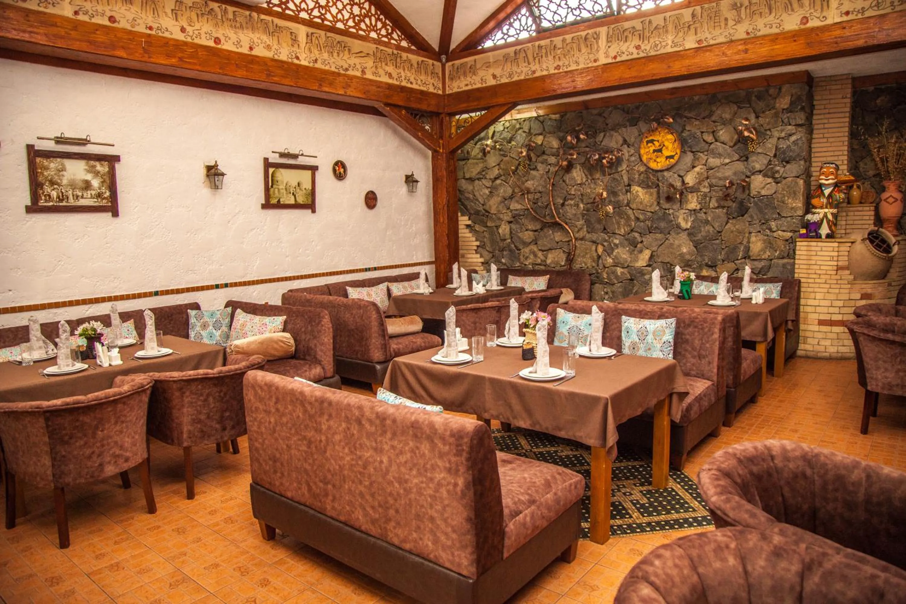 Restaurant/places to eat in Platan