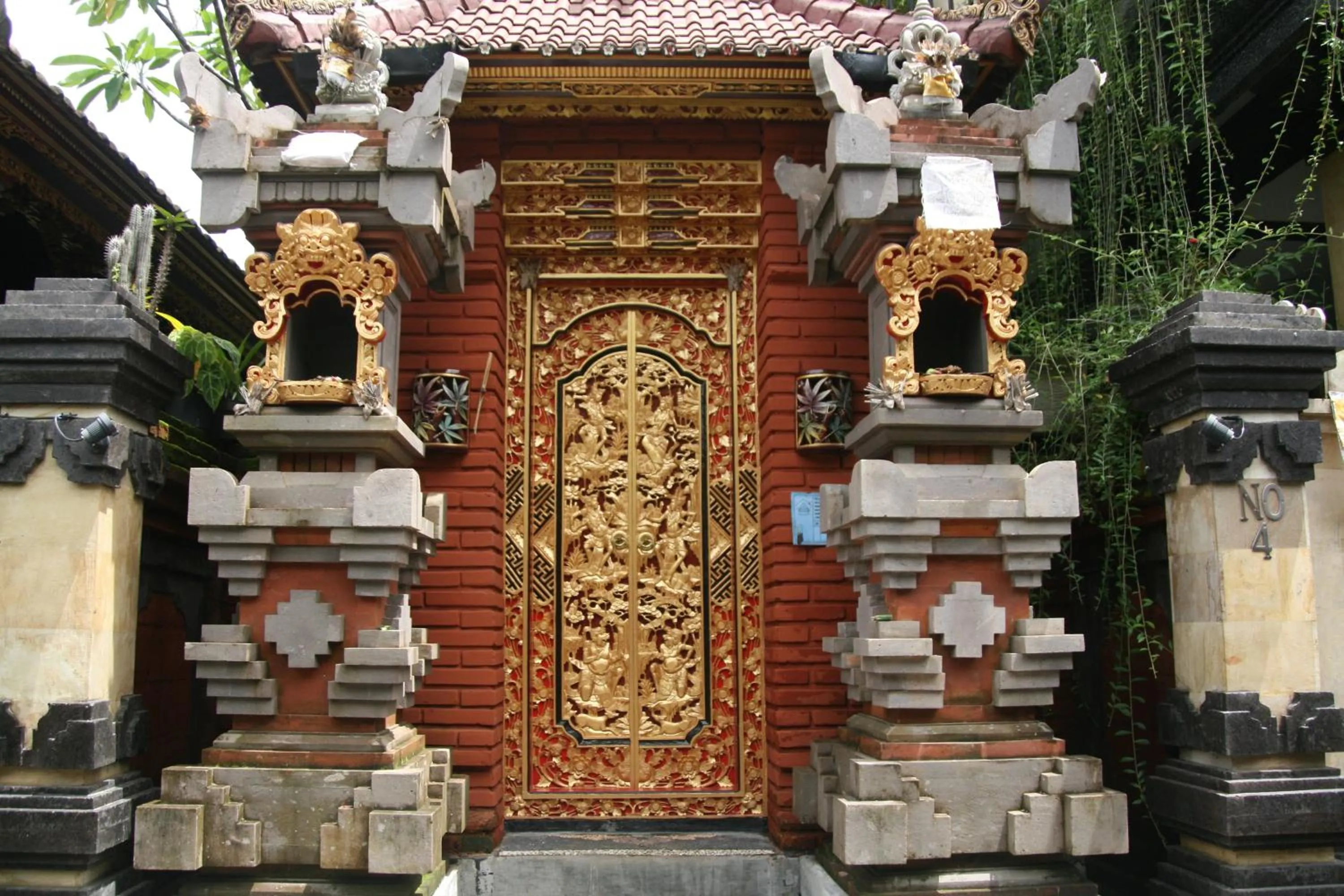 Facade/entrance in Ojek's Homestay