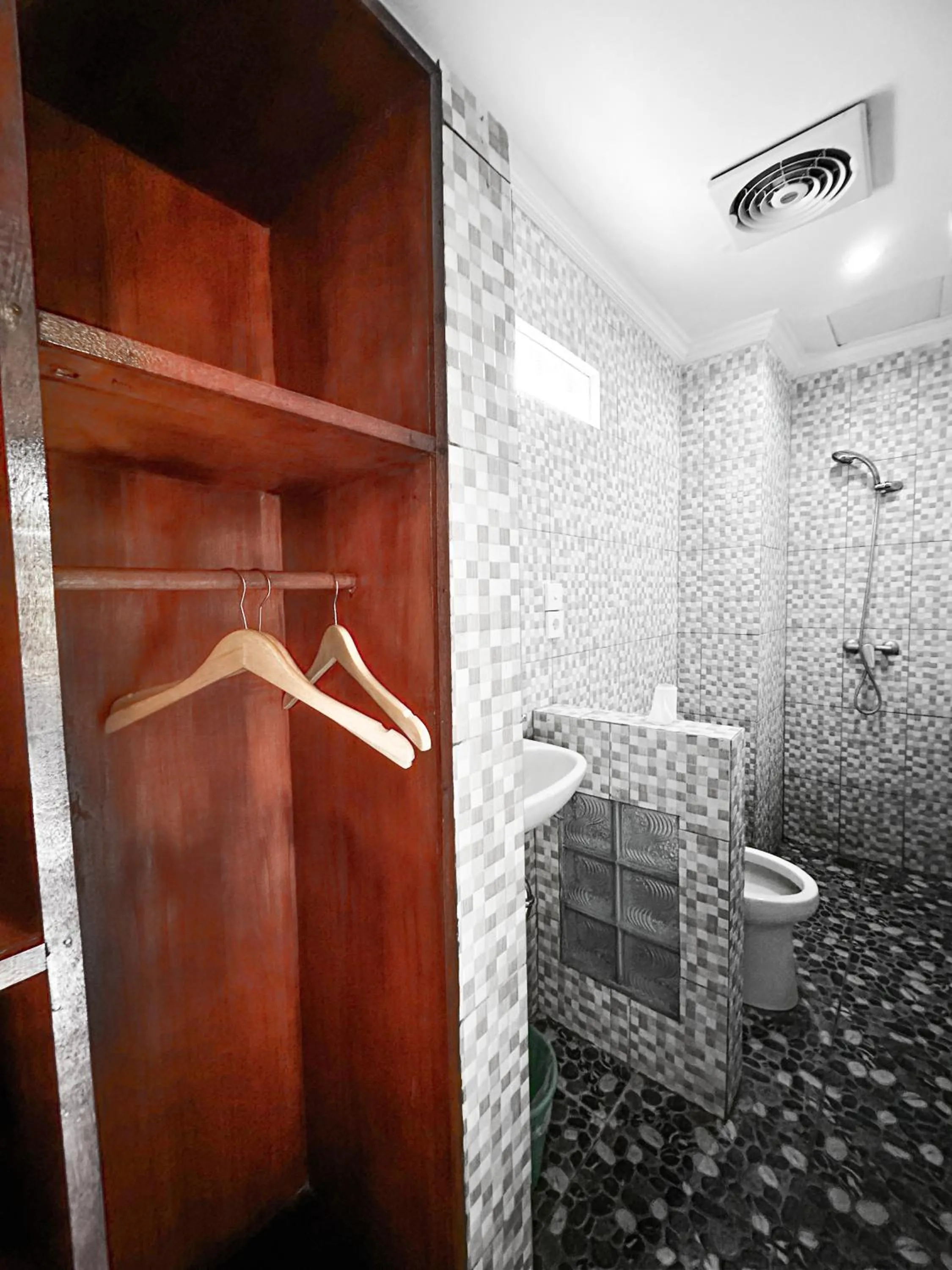 Bathroom in Ojek's Homestay