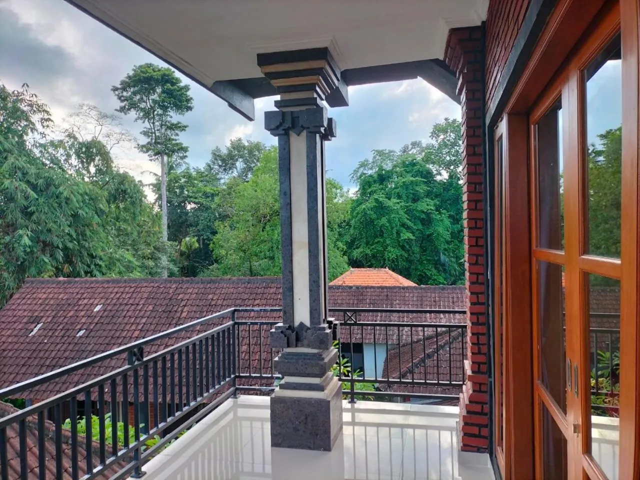 Property building in Ojek's Homestay