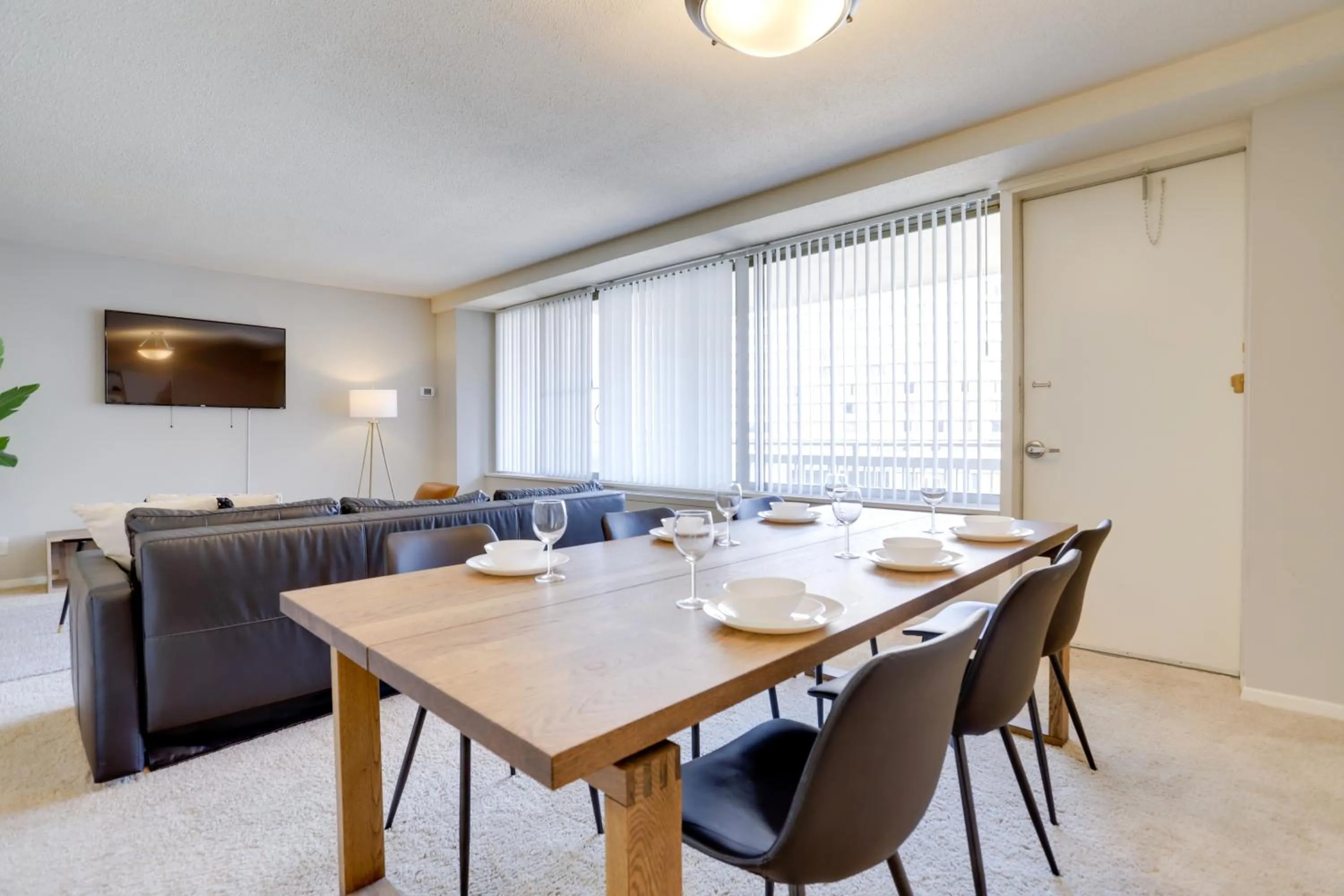 Seating area in Beautiful 2BR Apartment at Crystal City With Gym