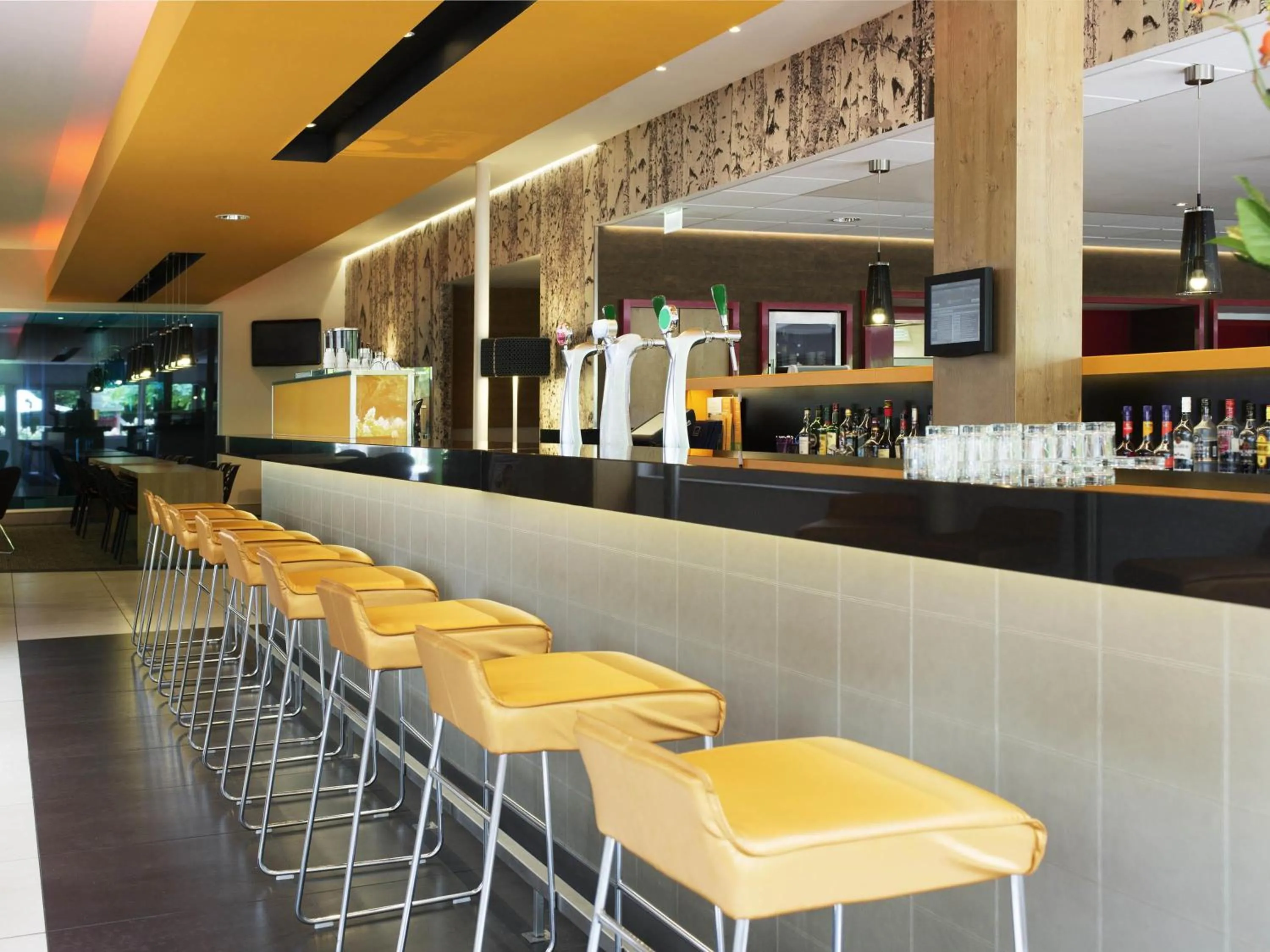 Restaurant/places to eat in Novotel Rotterdam - Schiedam