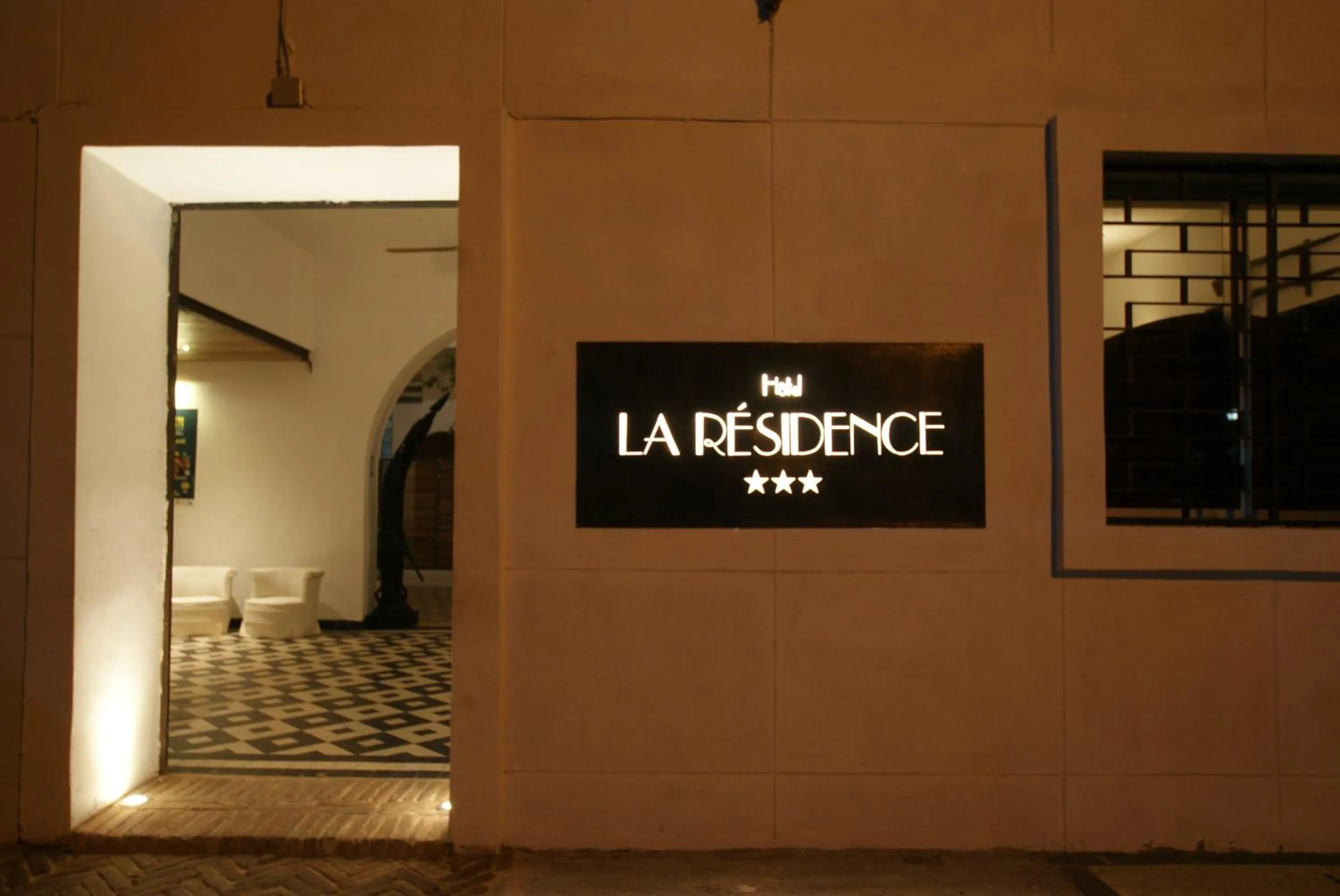 Property logo or sign in Hôtel La Résidence