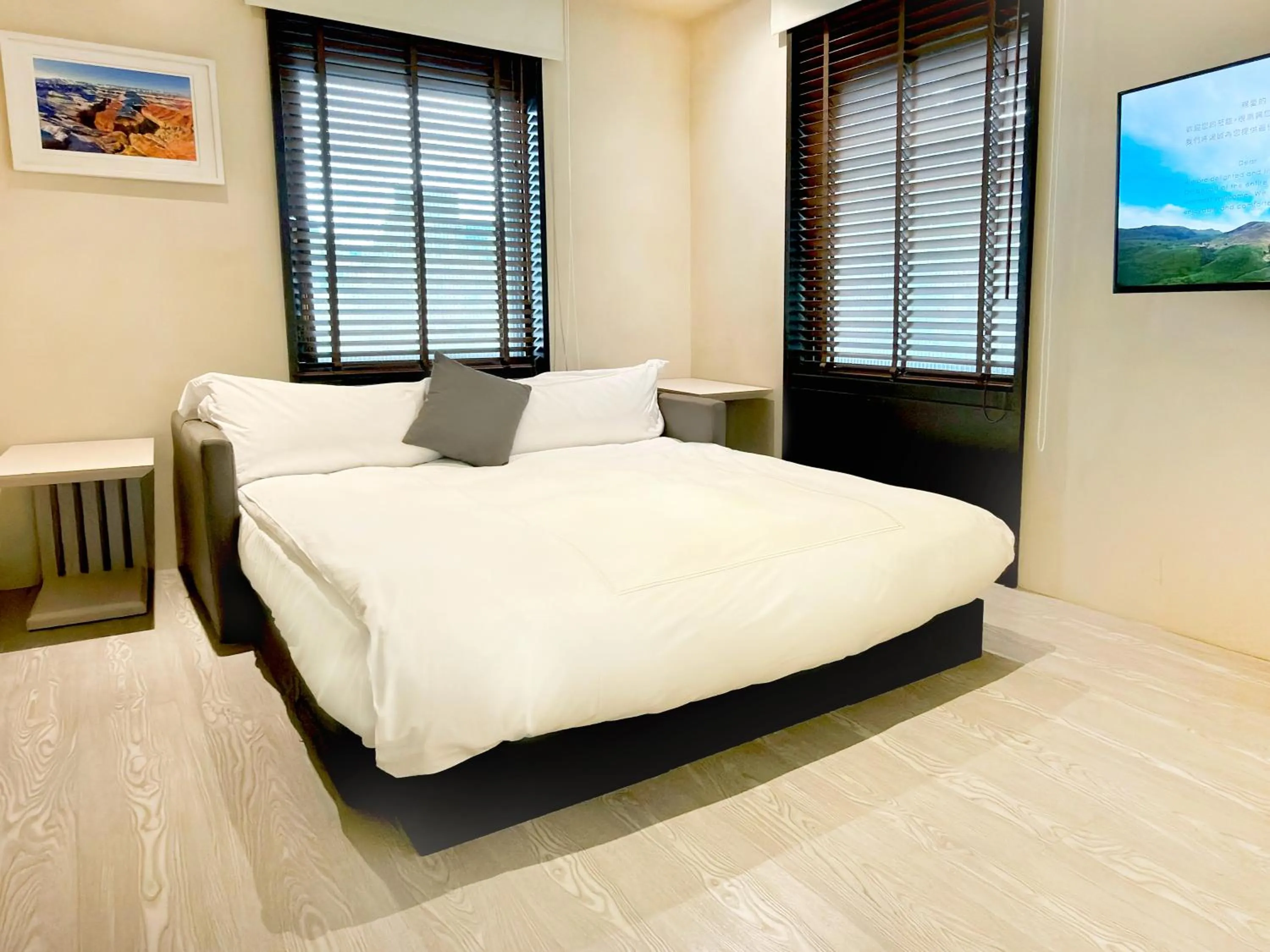 room service, Bed in The Gaia Hotel - Taipei