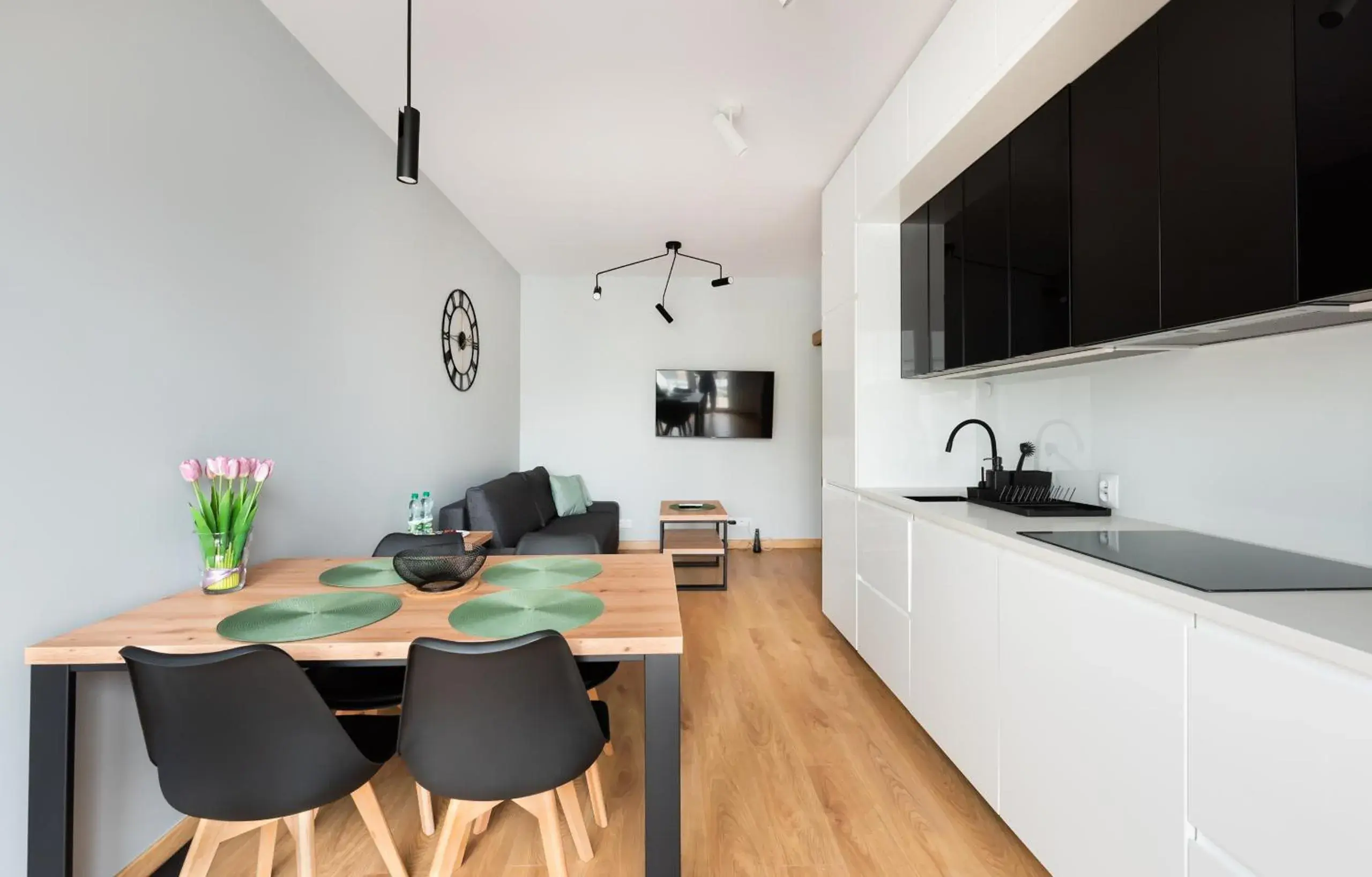 Wola Skwer Sunny Apartment by BookingHost Wola Skwer Sunny Apartment by BookingHost