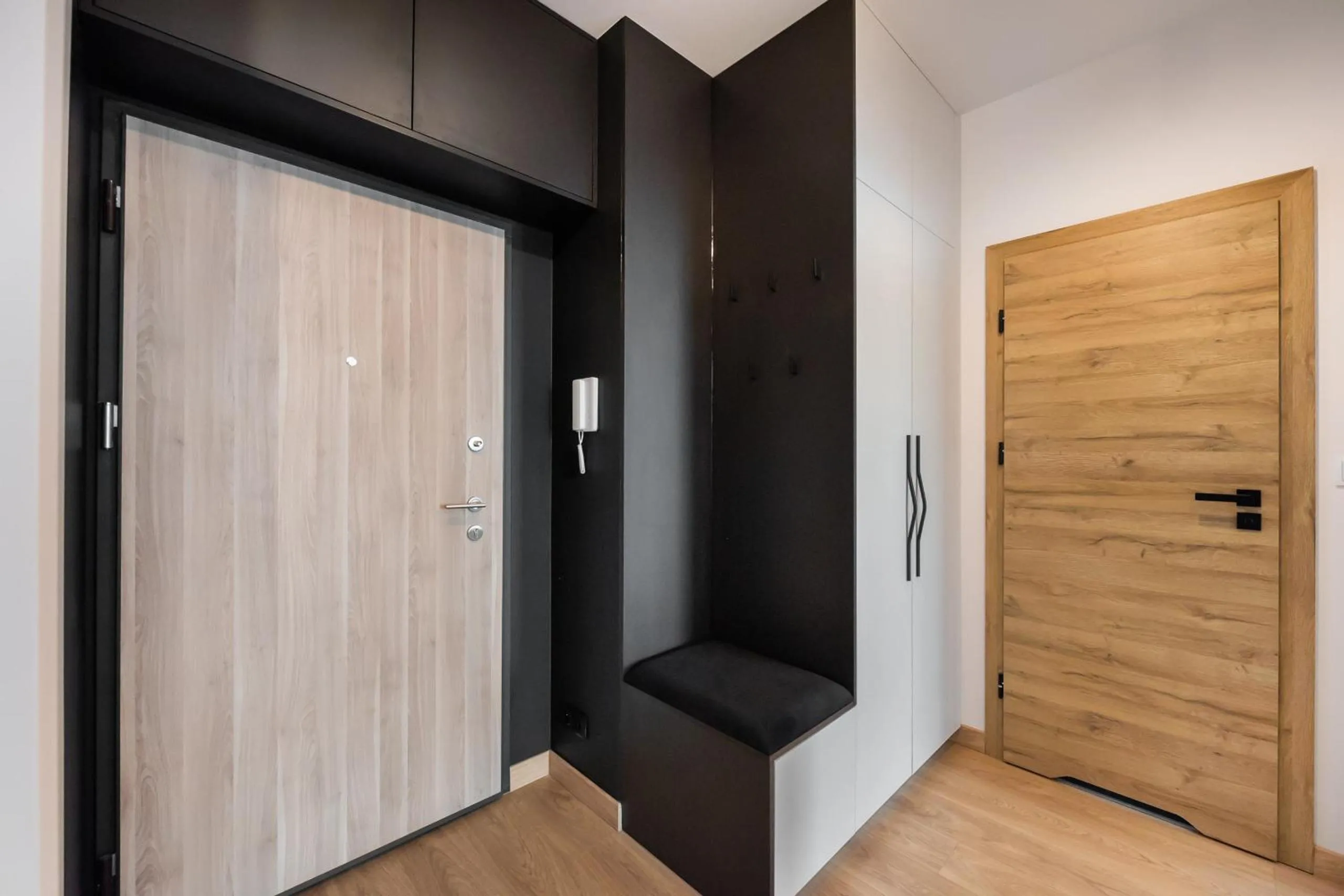 Wola Skwer Sunny Apartment by BookingHost