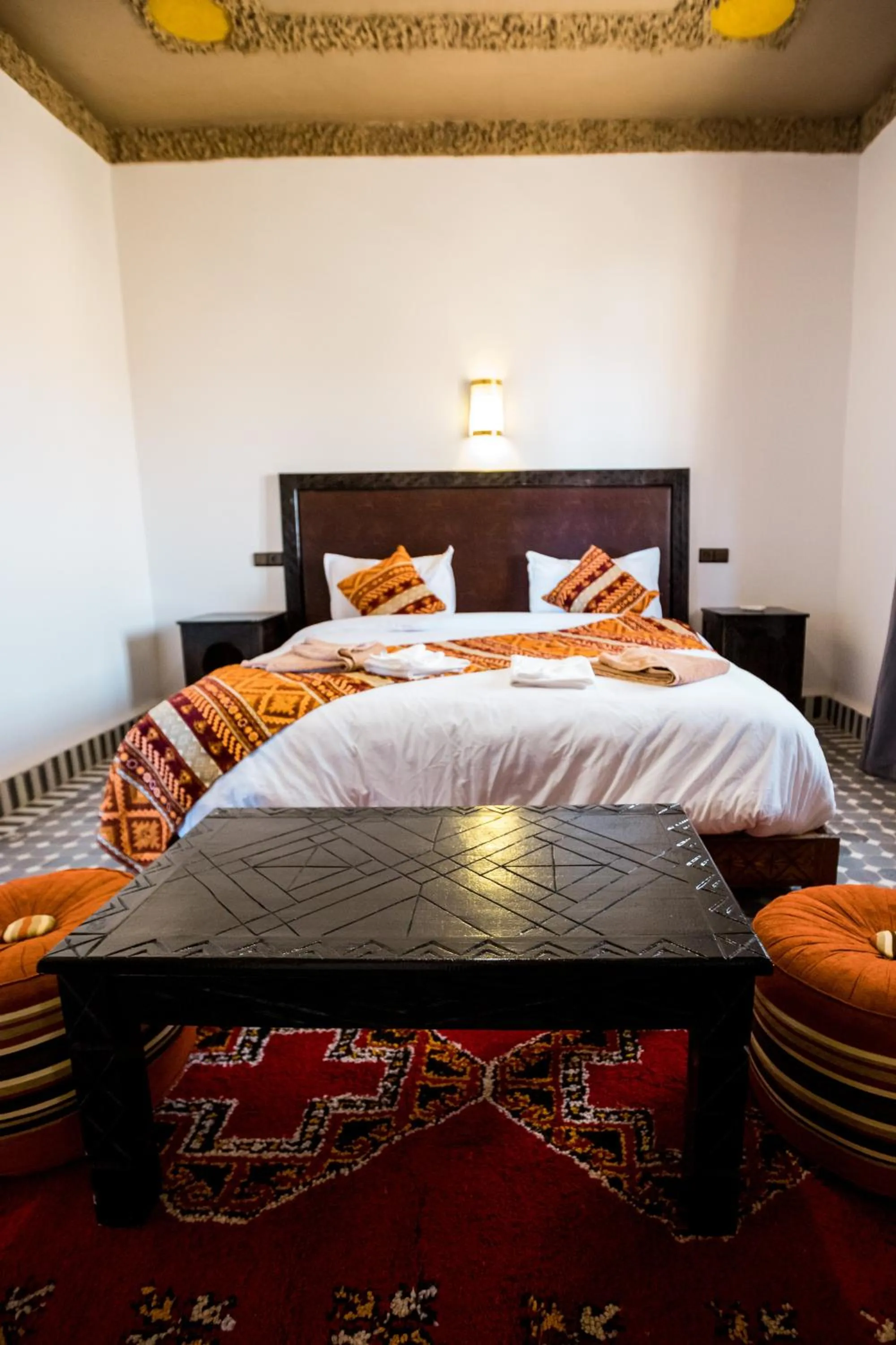 Photo of the whole room, Bed in Riad Merzouga Dunes