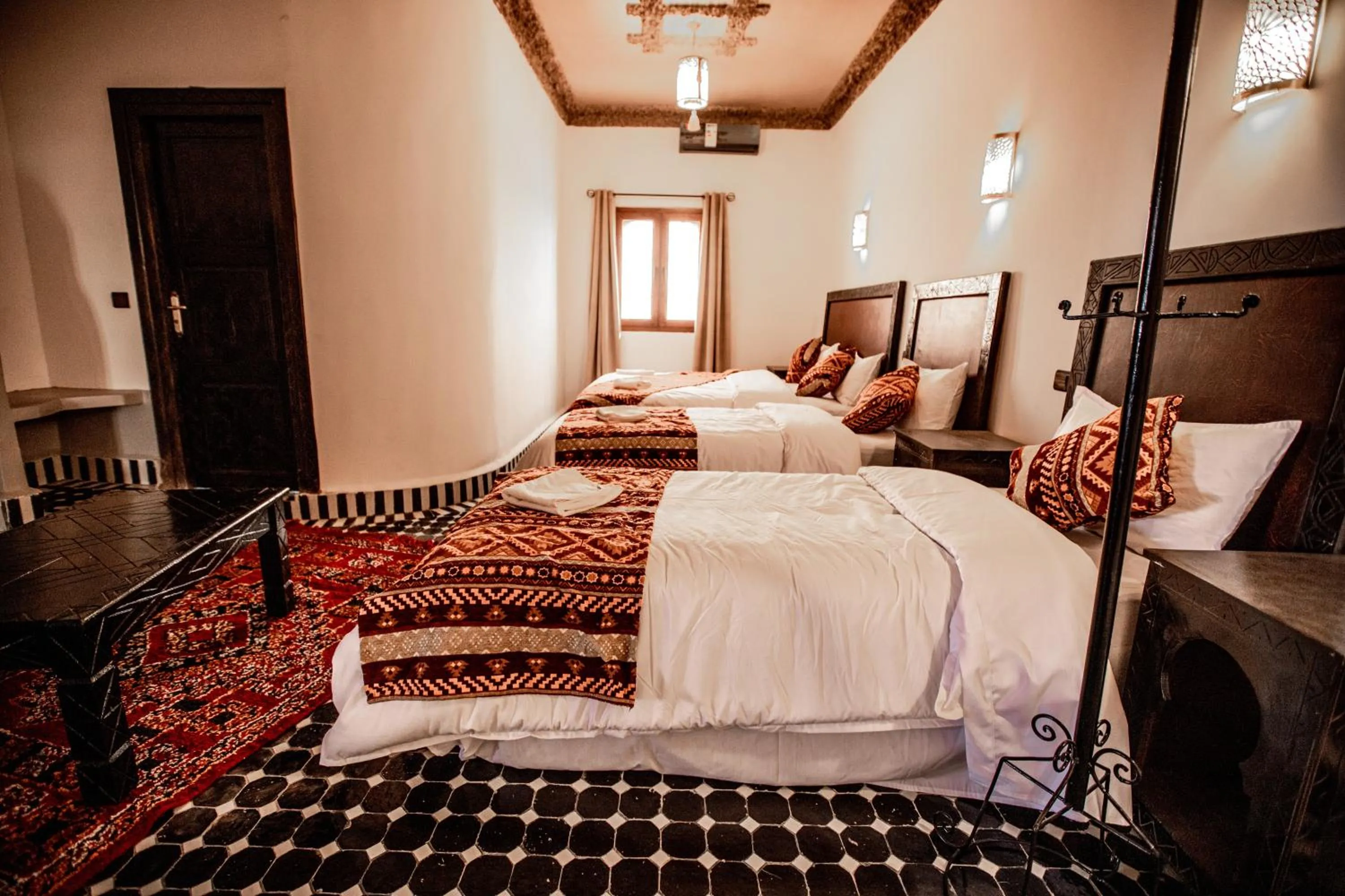 Photo of the whole room, Bed in Riad Merzouga Dunes