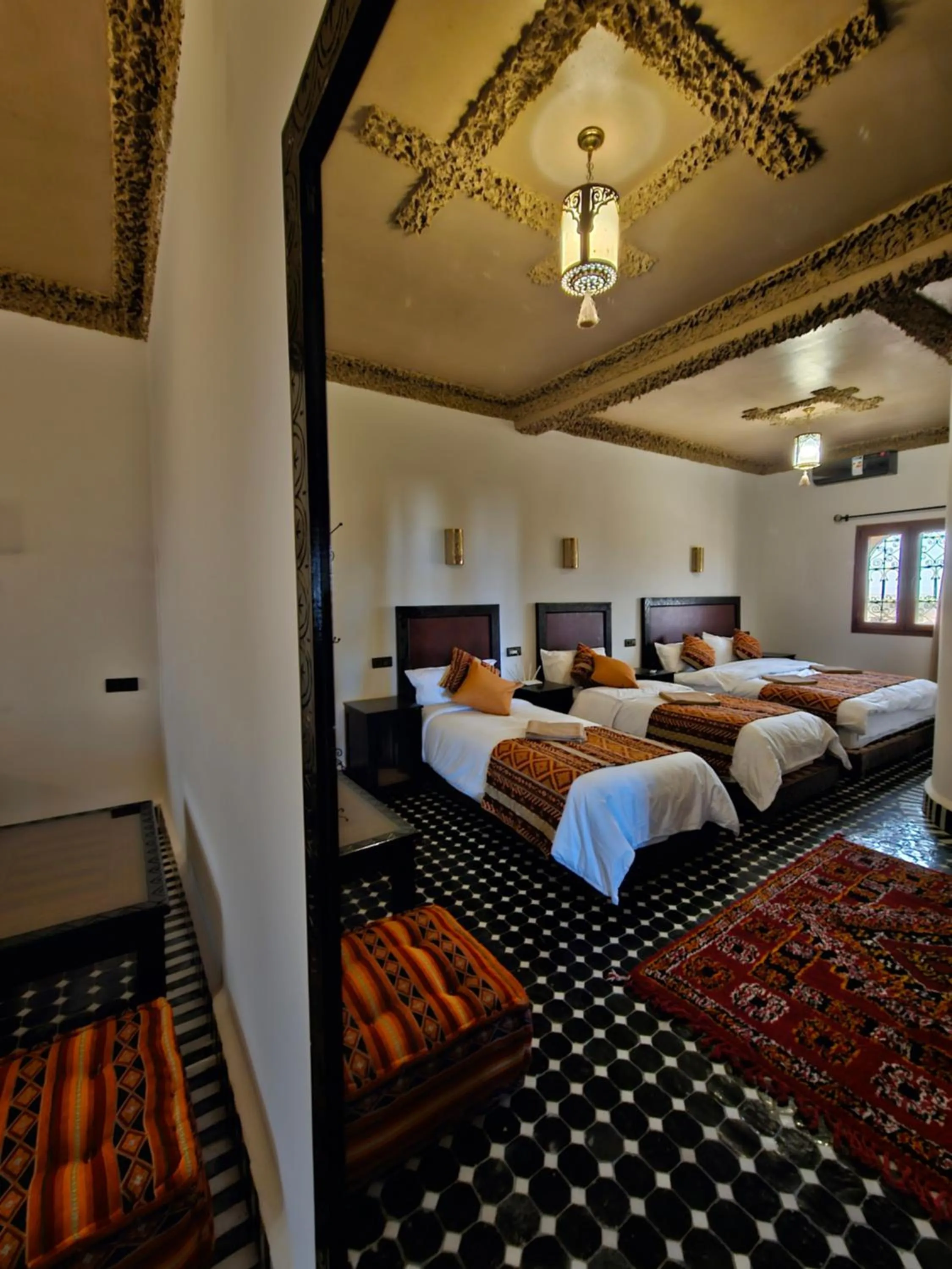Photo of the whole room, Bed in Riad Merzouga Dunes