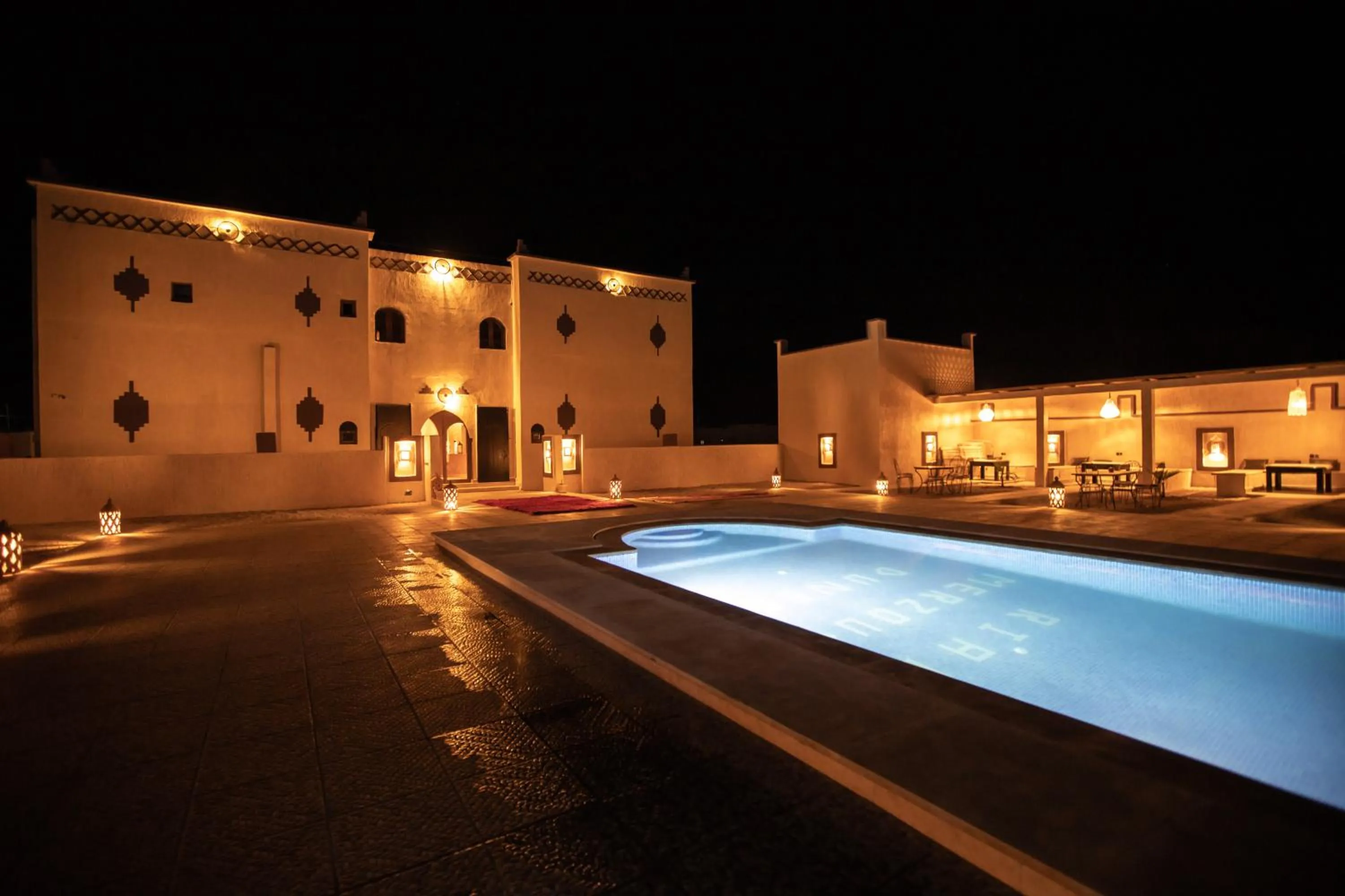 Swimming pool in Riad Merzouga Dunes