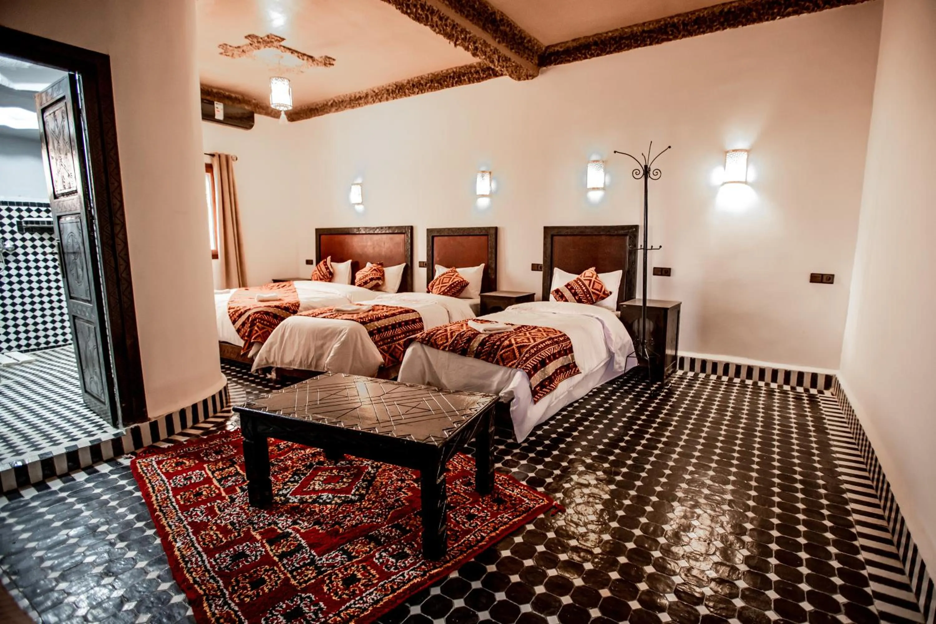 Photo of the whole room, Bed in Riad Merzouga Dunes
