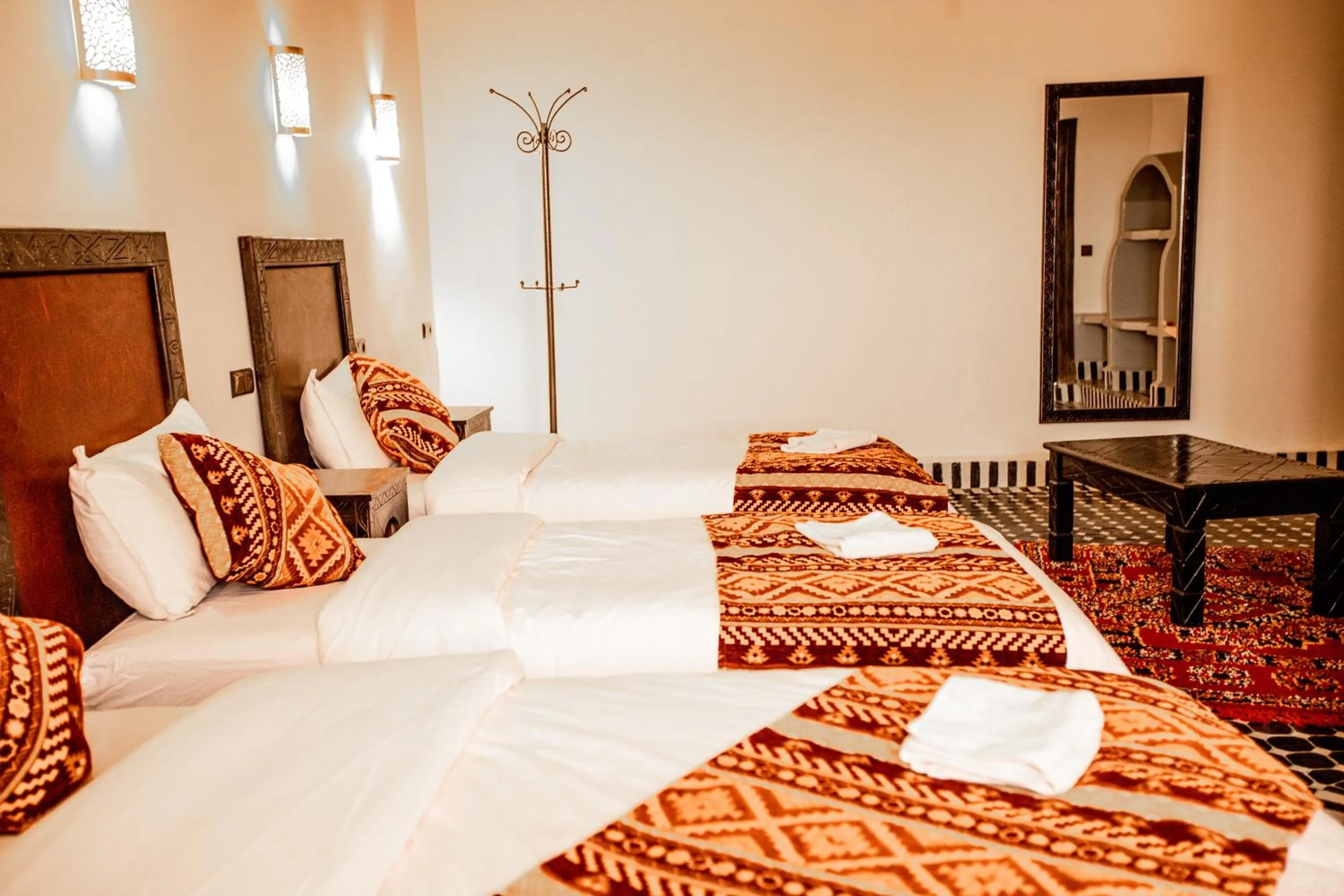 Photo of the whole room, Bed in Riad Merzouga Dunes