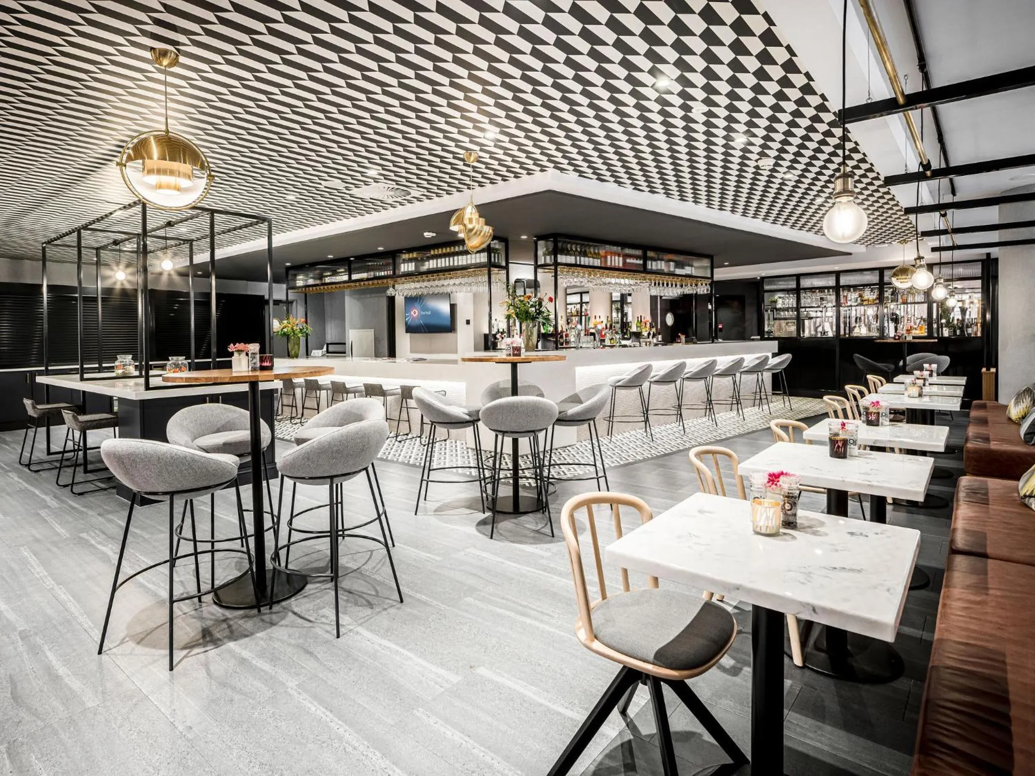 Lobby or reception in Novotel Den Haag City Centre