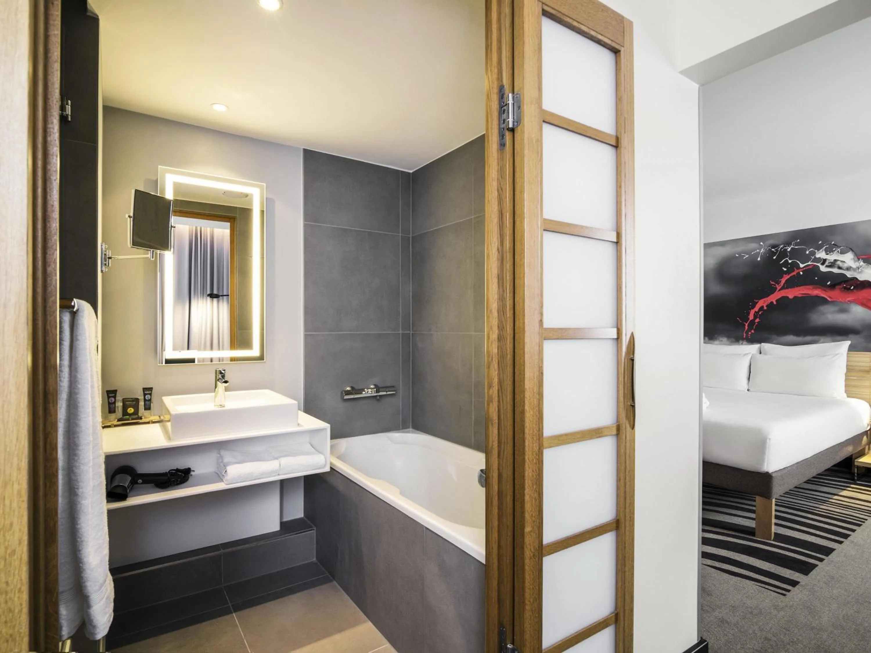 Bedroom in Novotel Den Haag City Centre