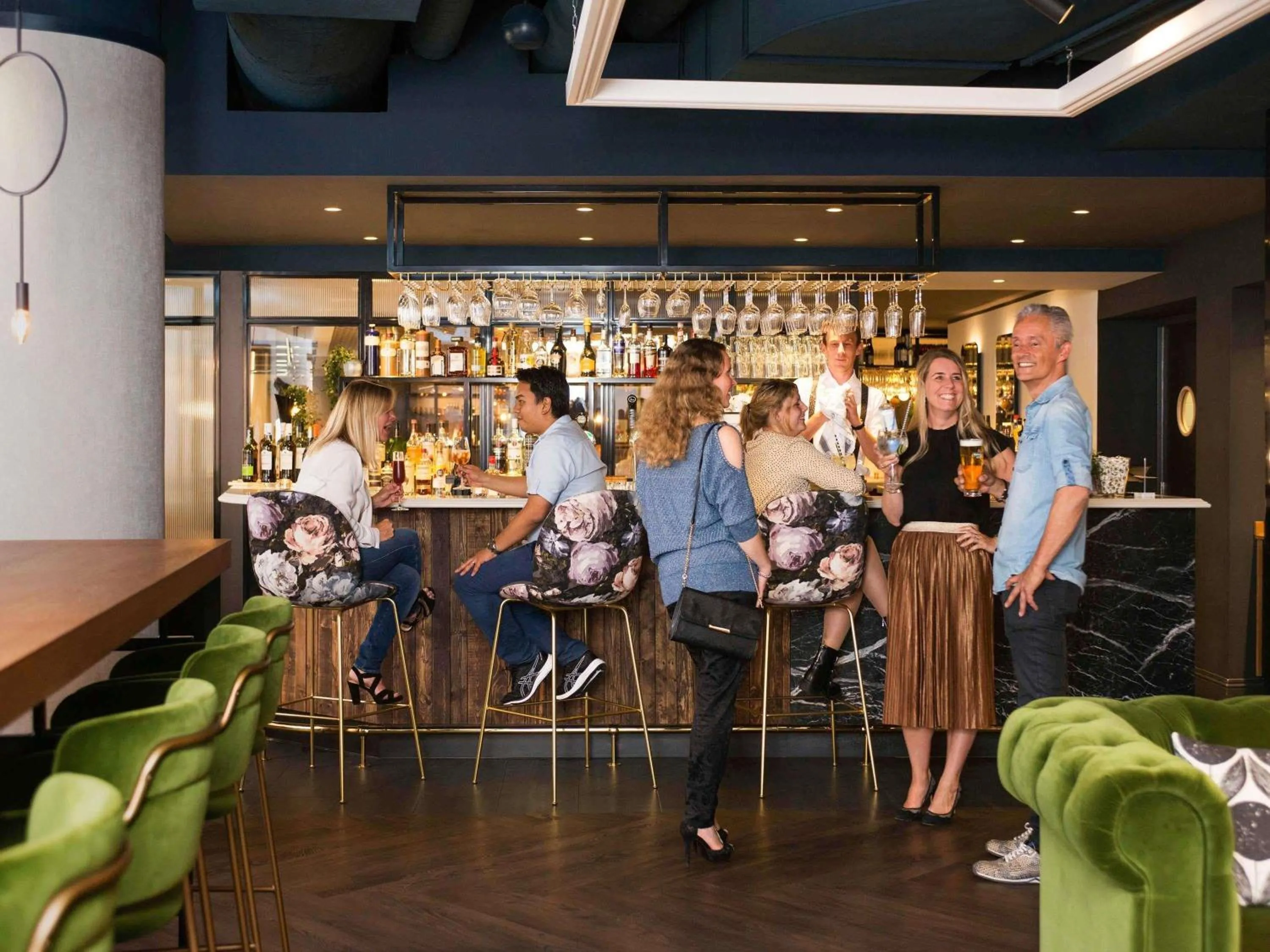 Lounge or bar in Novotel Den Haag City Centre