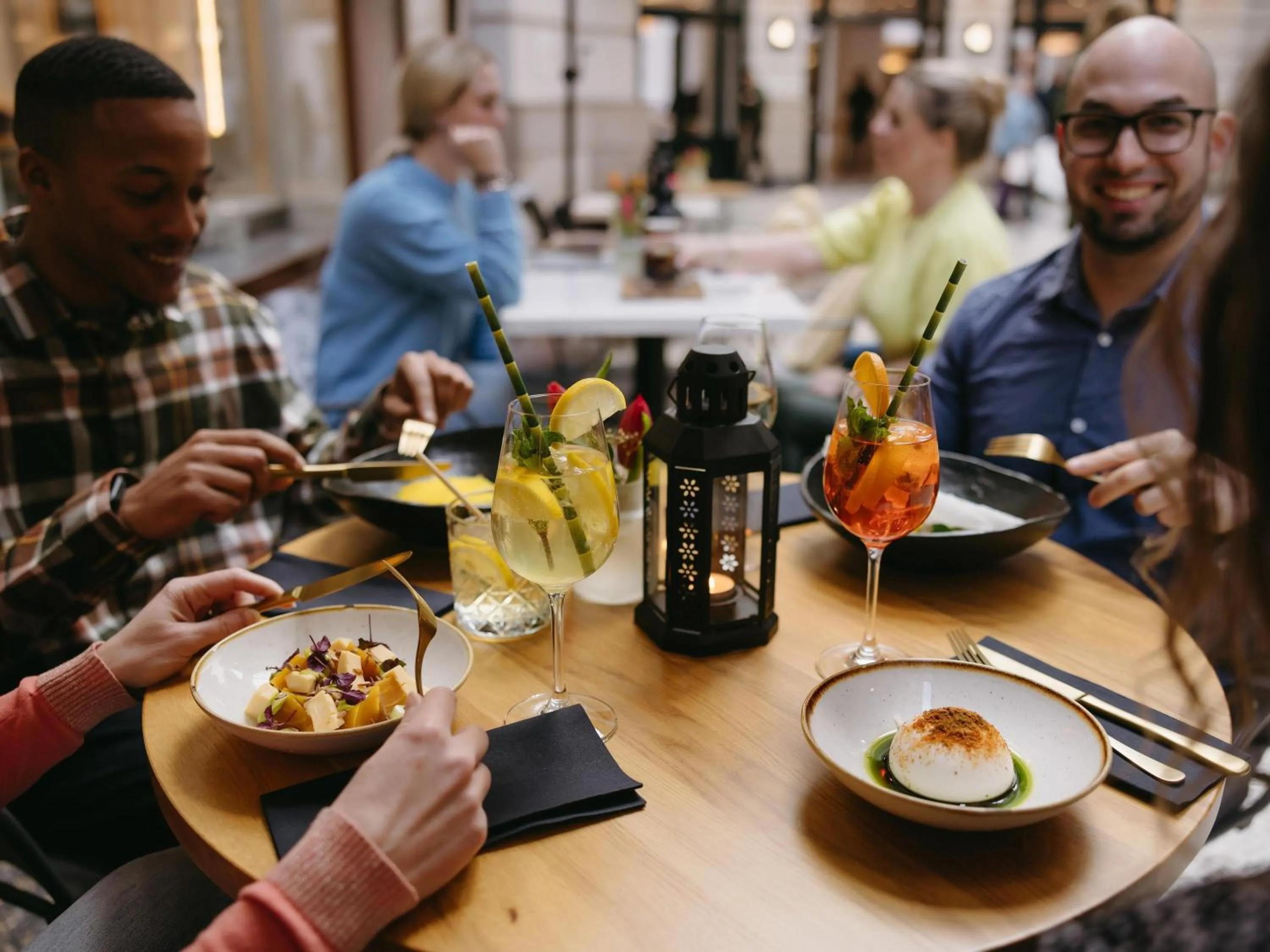 Restaurant/places to eat in Novotel Den Haag City Centre